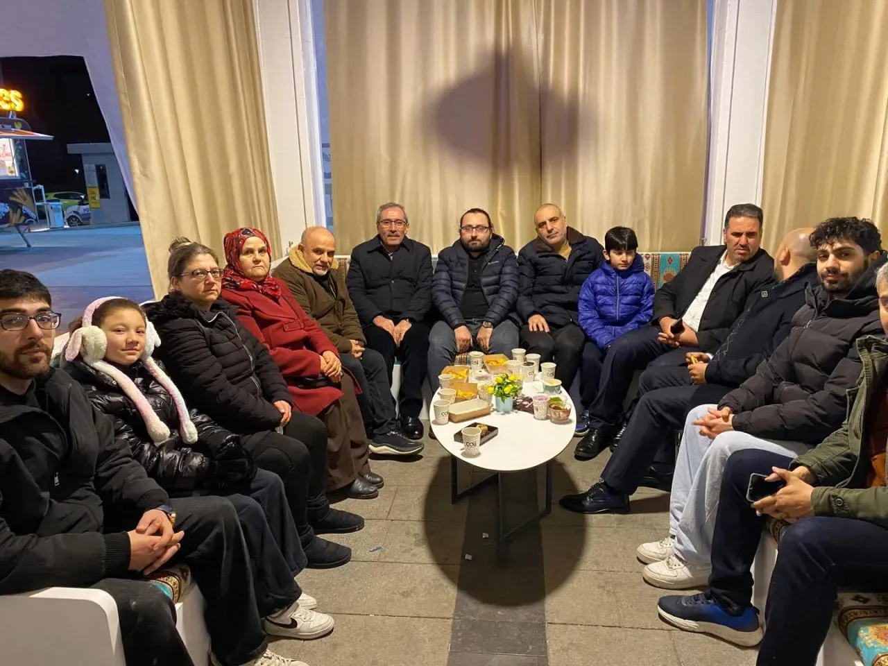 AK Parti Güngören'de Mahalle Toplantısı ile Tabandan Güç Alıyor AK Parti Güngören'de Mahalle Toplantısı ile Tabandan Güç Alıyor