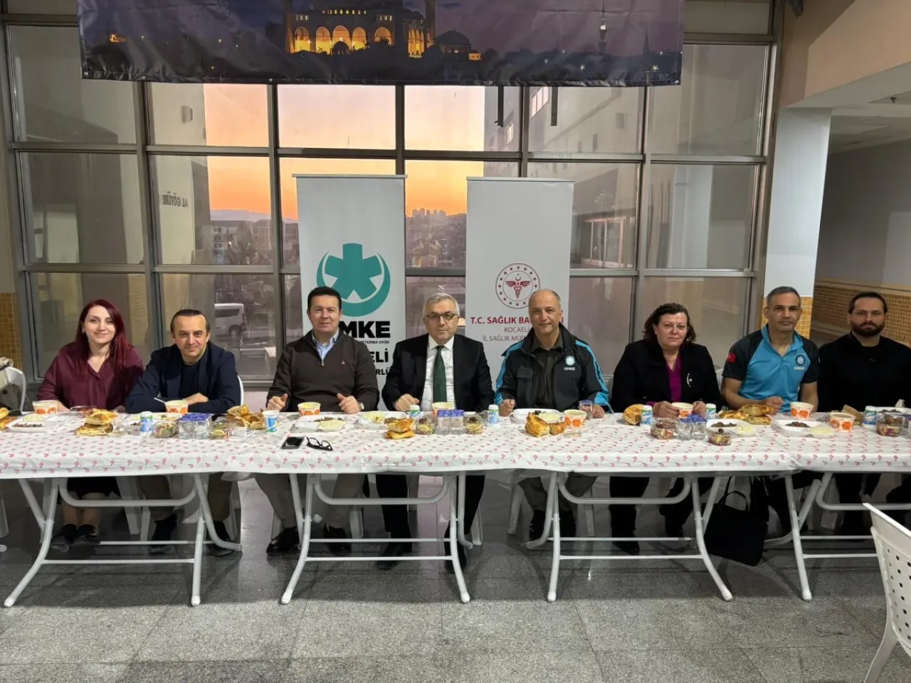 Kocaeli İl Sağlık Müdürü, UMKE Gönüllüleri ile Anlamlı İftarda Buluştu Kocaeli İl Sağlık Müdürü, UMKE Gönüllüleri ile Anlamlı İftarda Buluştu