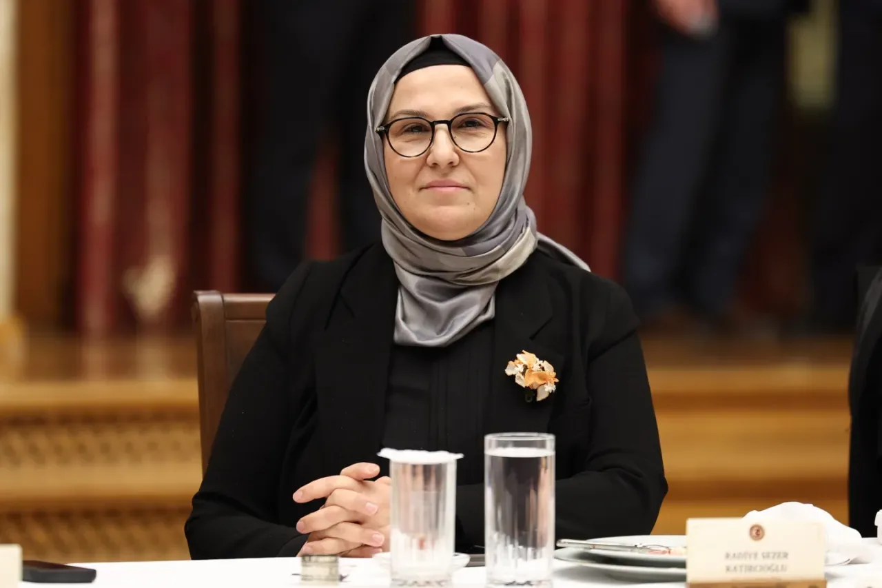 TBMM'de Ramazan Buluşması: Kardeşlik ve Dayanışma Ruhu Sofrada Buluştu TBMM'de Ramazan Buluşması: Kardeşlik ve Dayanışma Ruhu Sofrada Buluştu
