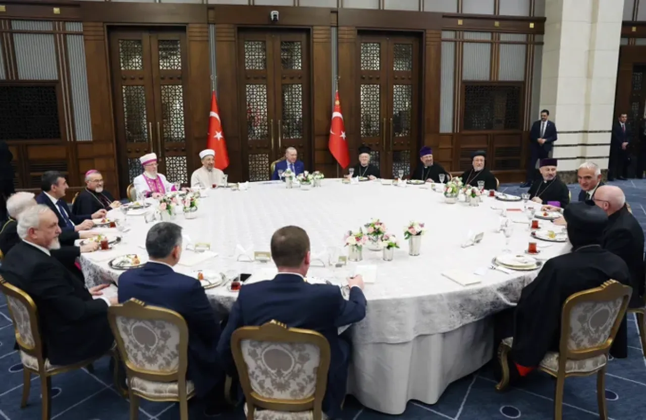 Cumhurbaşkanı Erdoğan, İftarda Dini Azınlık Temsilcilerini Ağırladı Cumhurbaşkanı Erdoğan, İftarda Dini Azınlık Temsilcilerini Ağırladı