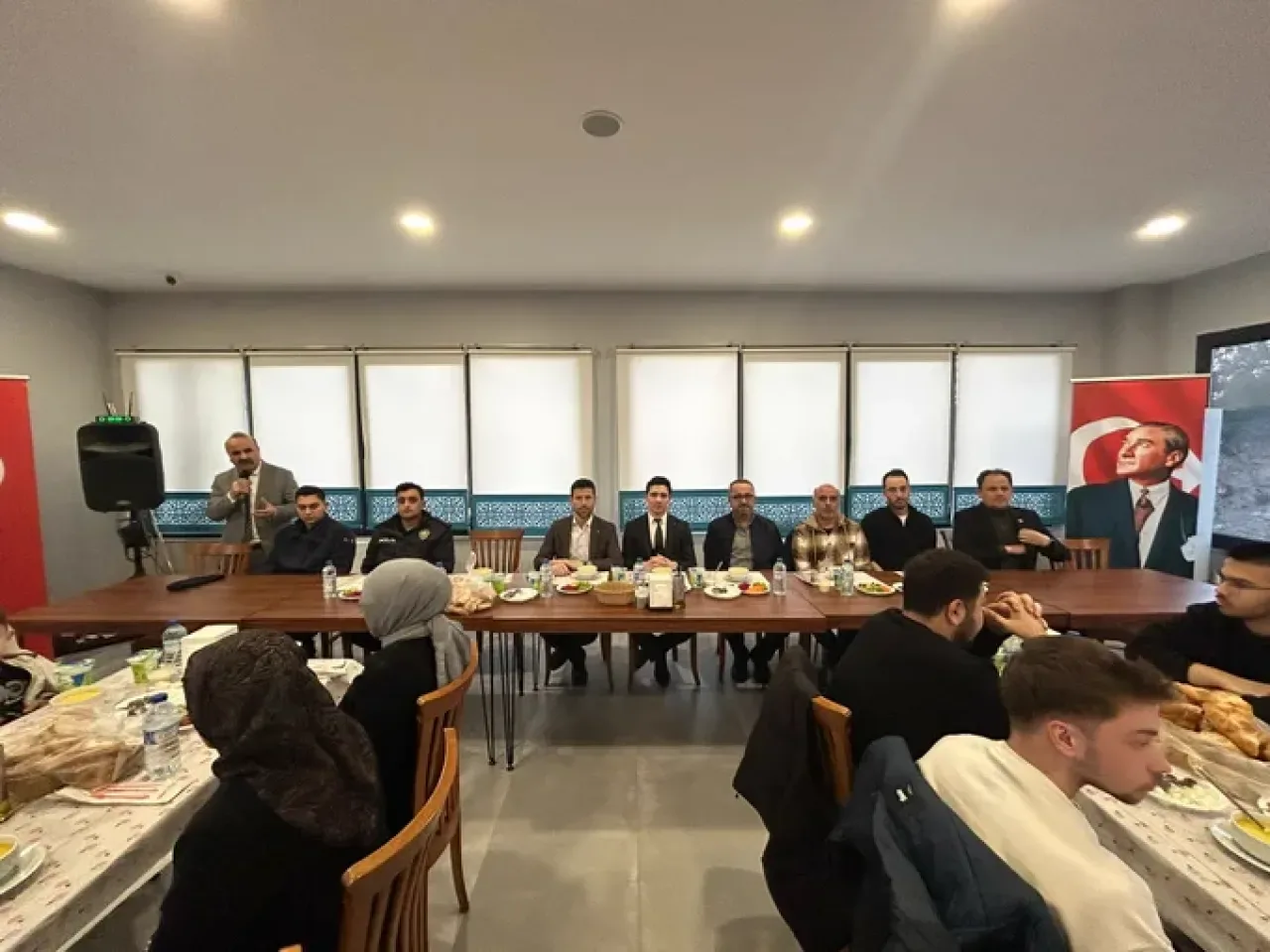 Bursa Büyükorhan'da Üniversiteli Gençlerle Anlamlı İftar Buluşması Bursa Büyükorhan'da Üniversiteli Gençlerle Anlamlı İftar Buluşması