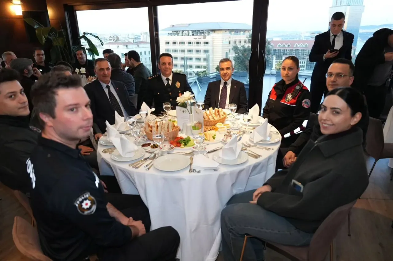 Beyoğlu Kaymakamı Polis Teşkilatı ile İftarda Buluştu Beyoğlu Kaymakamı Polis Teşkilatı ile İftarda Buluştu