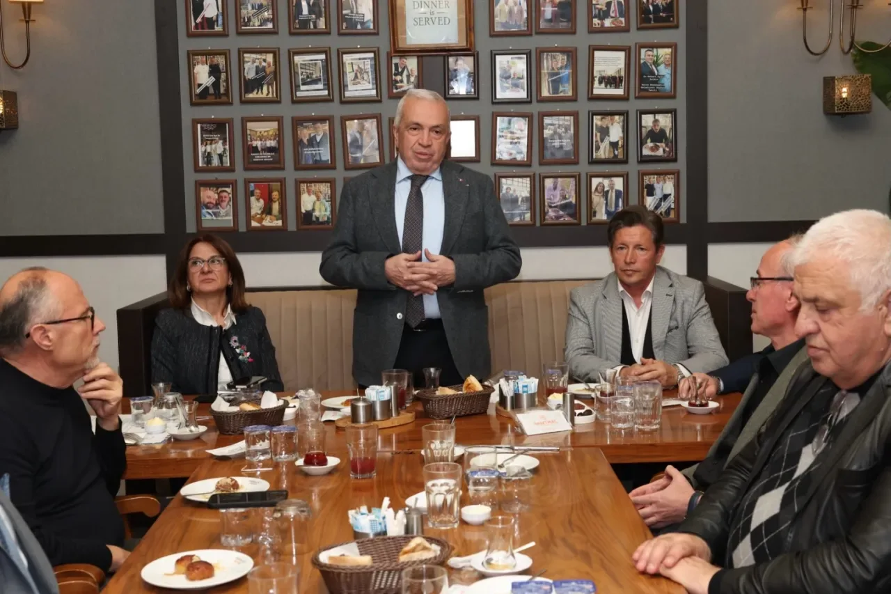 Nilüfer'de Spor ve Dayanışma Ruhu İftarda Buluştu Nilüfer'de Spor ve Dayanışma Ruhu İftarda Buluştu
