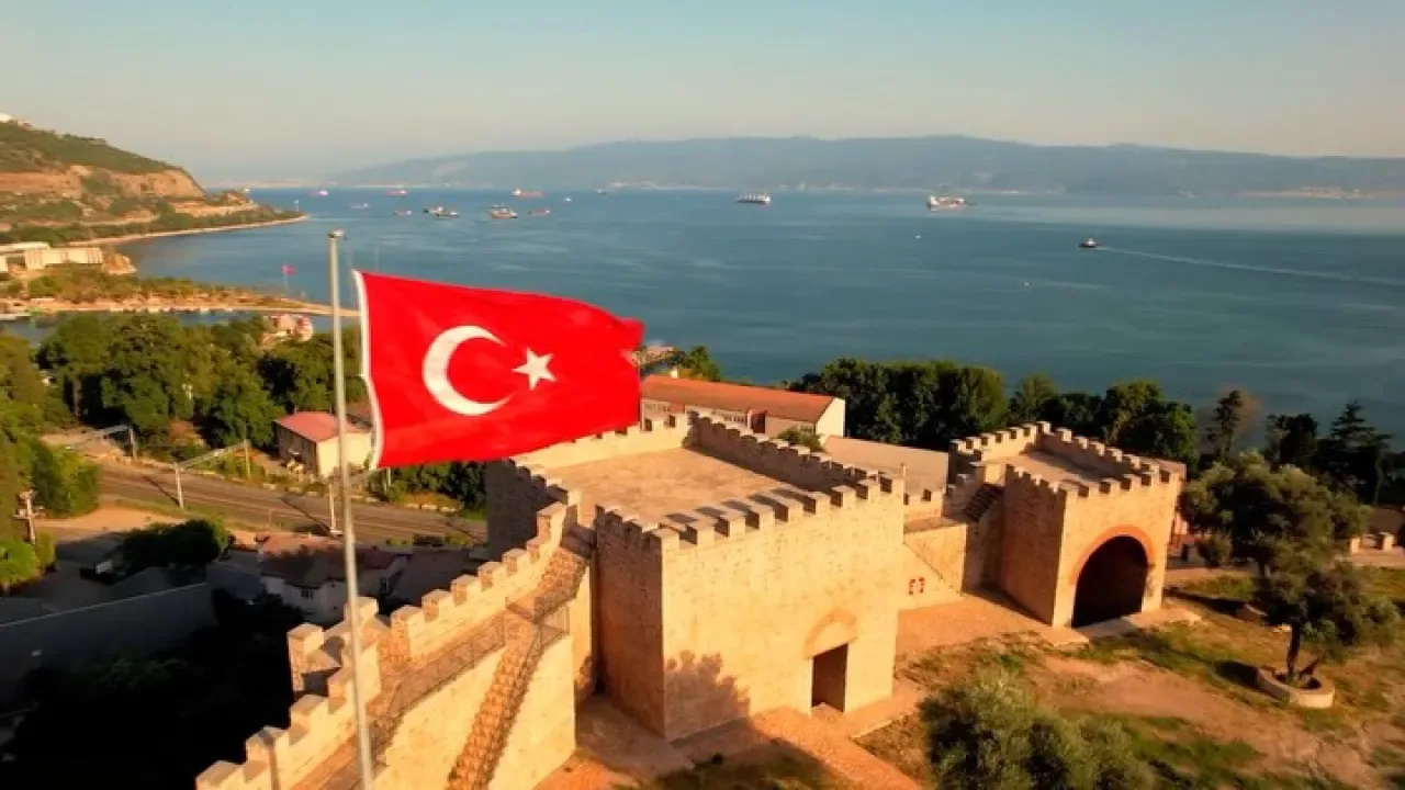 Kocaeli'de İyilik Kılavuzu'ndan Anlamlı Paylaşım: Günün Kavramı "İstiklal" Oldu Kocaeli'de İyilik Kılavuzu'ndan Anlamlı Paylaşım: Günün Kavramı "İstiklal" Oldu