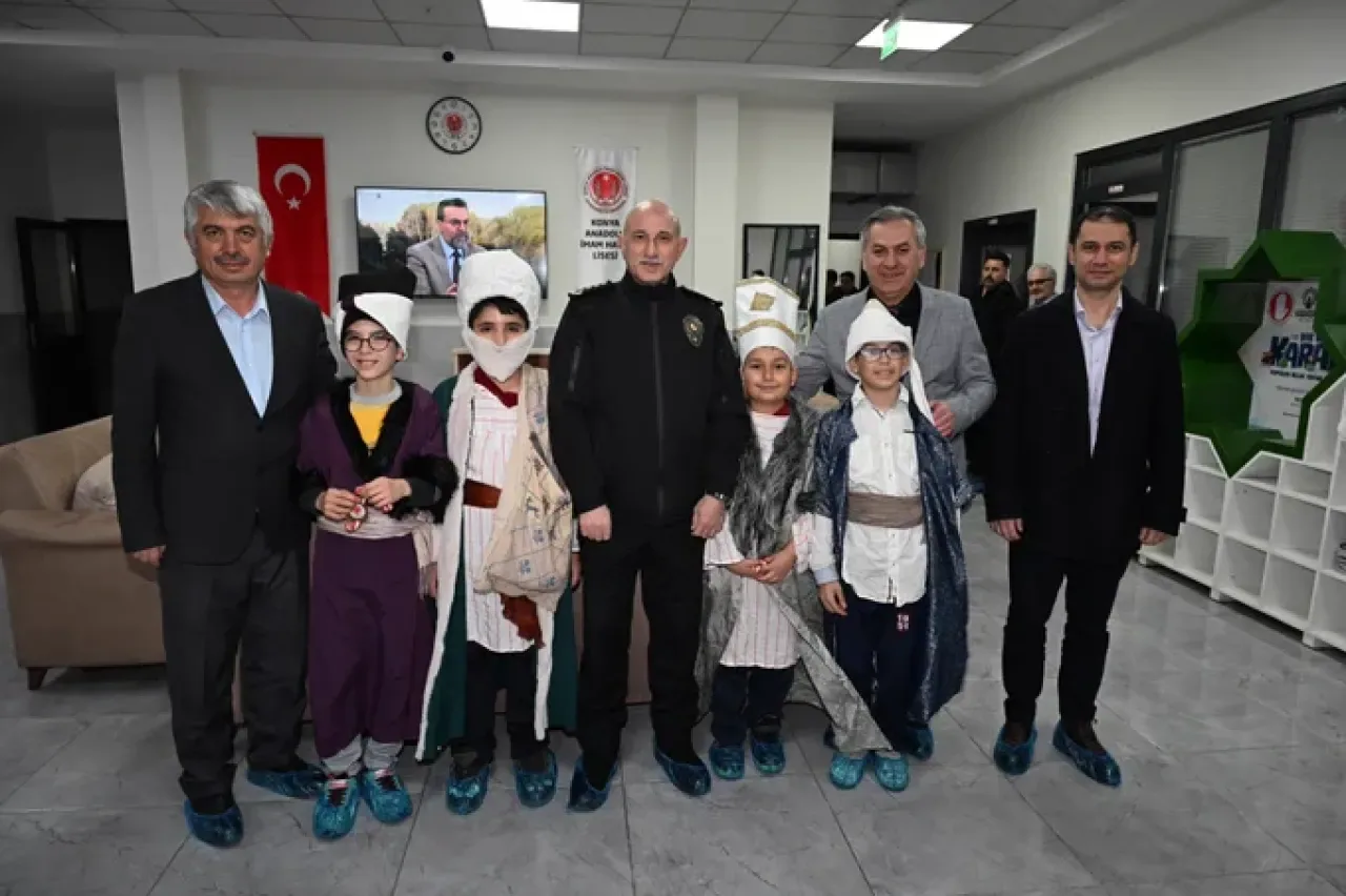 Konya'da Emniyet Müdürü Yüksek, Öğrencilerle İftarda Buluştu Konya'da Emniyet Müdürü Yüksek, Öğrencilerle İftarda Buluştu