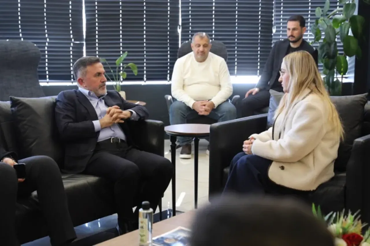 AKP Adana'da Halkla Buluşma ve Gönül Köprüleri Kuruyor AKP Adana'da Halkla Buluşma ve Gönül Köprüleri Kuruyor