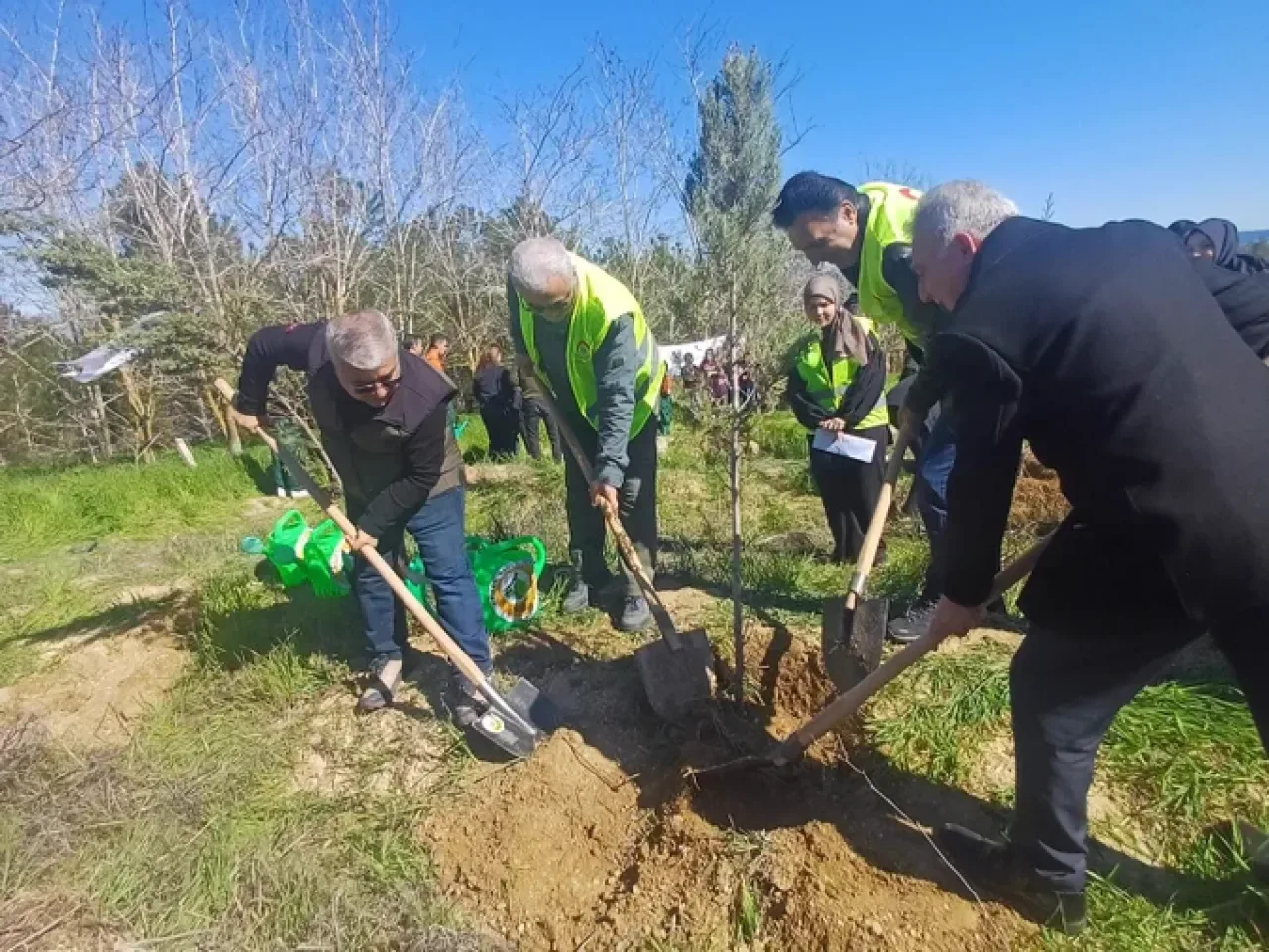 Adana'da ÇEDES Projesi ile "Yeşil Vatan" Hareketine Güçlü Destek Adana'da ÇEDES Projesi ile "Yeşil Vatan" Hareketine Güçlü Destek