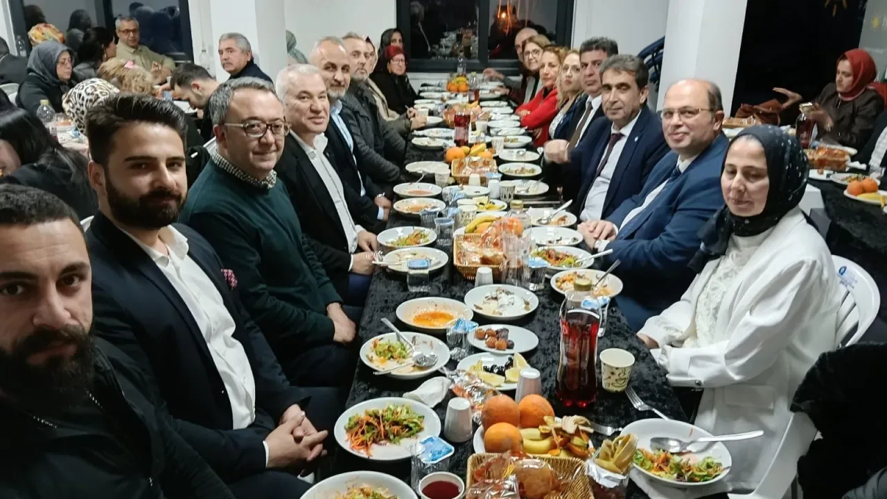 İYİ Parti Alanya'da Teşkilat İftarı ve İstişare Toplantısı Gerçekleştirdi İYİ Parti Alanya'da Teşkilat İftarı ve İstişare Toplantısı Gerçekleştirdi