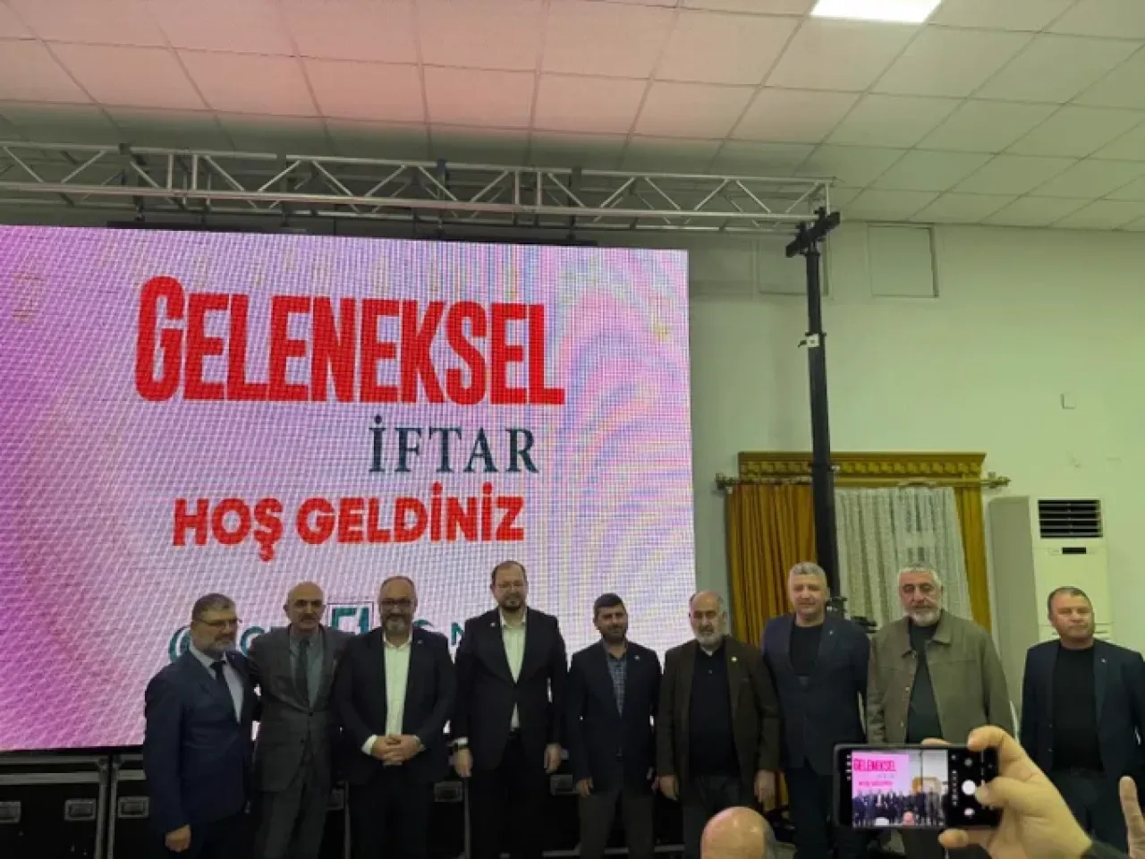 Gelecek Partisi Liderleri Adana'da AGD İftarında Halkla Buluştu Gelecek Partisi Liderleri Adana'da AGD İftarında Halkla Buluştu