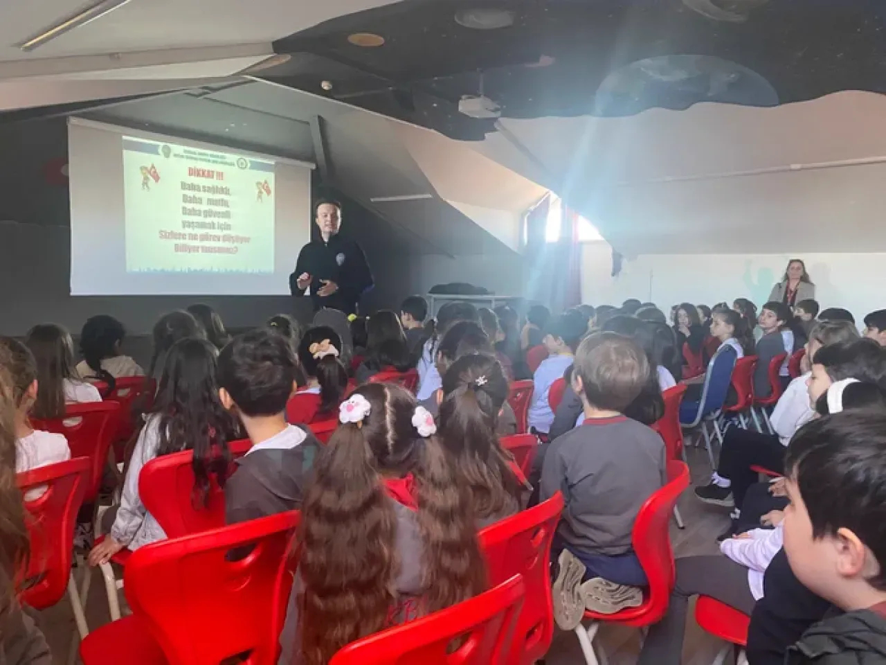Beykoz'da Öğrenciler İçin "Geleceğe Atılan Güvenli Adımlar" Projesi Başladı Beykoz'da Öğrenciler İçin "Geleceğe Atılan Güvenli Adımlar" Projesi Başladı