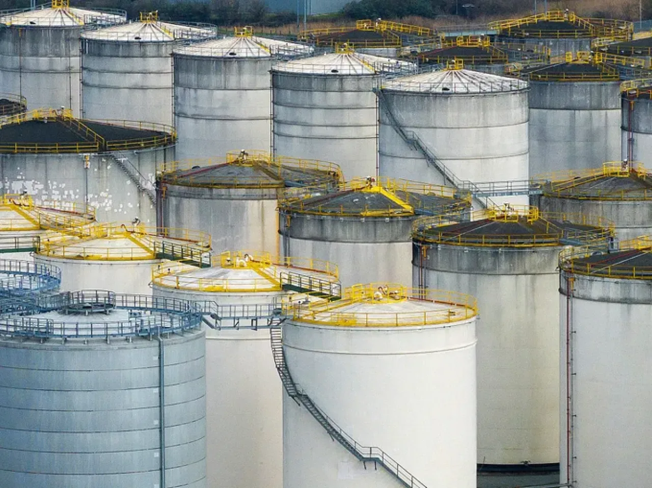 Almanya, Orta Doğu'daki Savaş Gölgesinde Petrol Rezervinden İlk Hamleyi Yaptı Almanya, Orta Doğu'daki Savaş Gölgesinde Petrol Rezervinden İlk Hamleyi Yaptı
