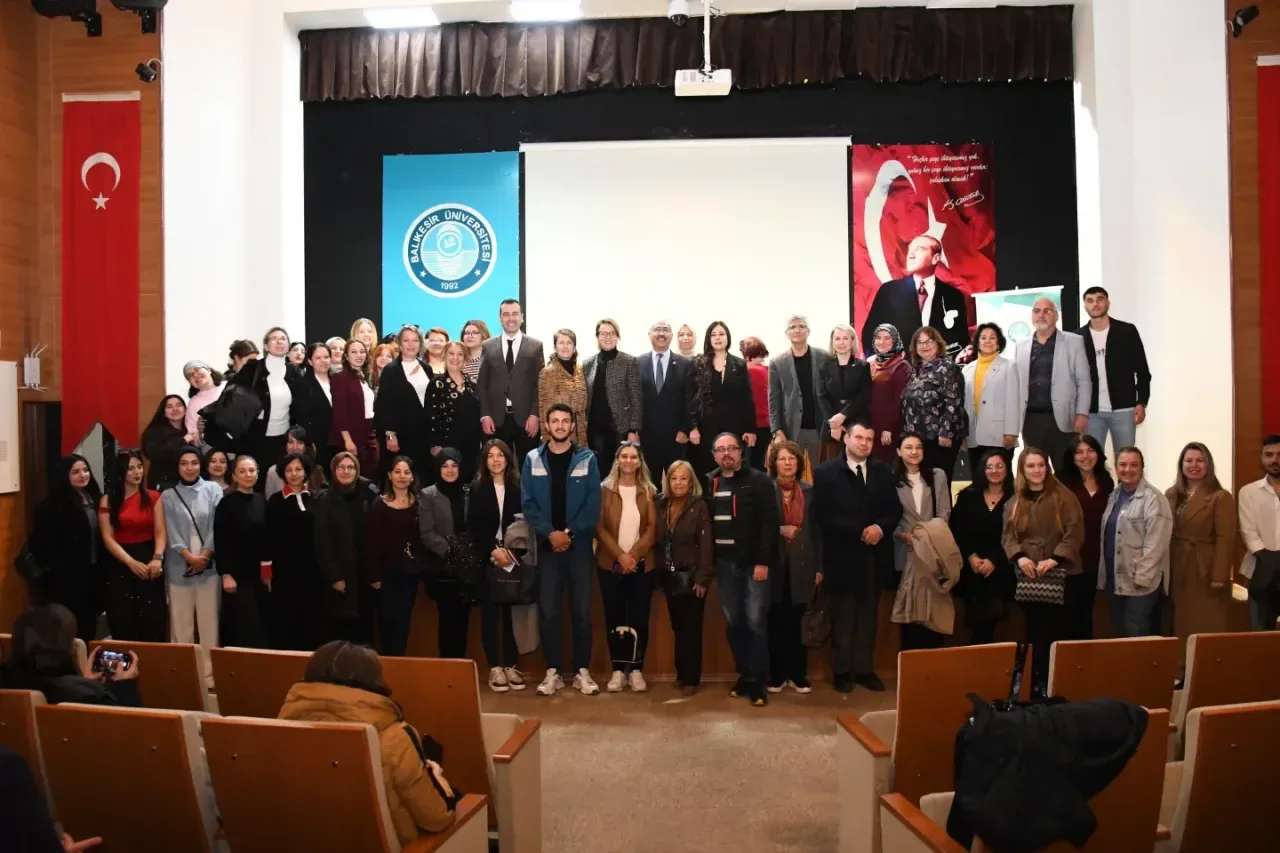 Balıkesir'de İlham Veren Lider Kadınlar 8 Mart'ı Kutladı Balıkesir'de İlham Veren Lider Kadınlar 8 Mart'ı Kutladı