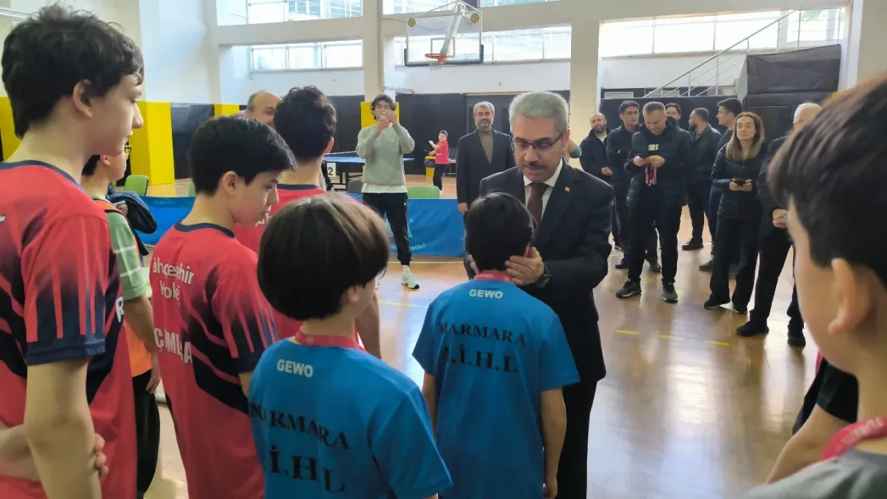 Üsküdar'da Genç Sporcular Masa Tenisi Turnuvasında Ödüllerini Aldı Üsküdar'da Genç Sporcular Masa Tenisi Turnuvasında Ödüllerini Aldı