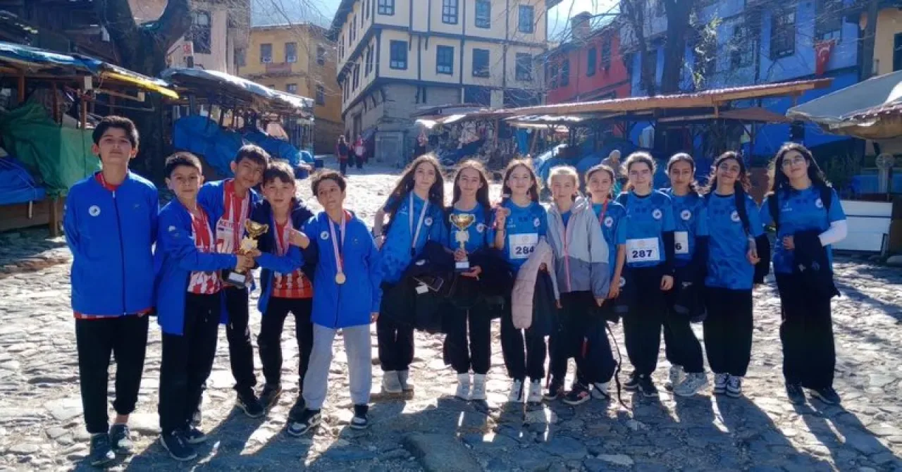 Bursa Keles'te Genç Sporcular Oryantiringde İl İkinciliği ve Üçüncülüğü Kazandı Bursa Keles'te Genç Sporcular Oryantiringde İl İkinciliği ve Üçüncülüğü Kazandı