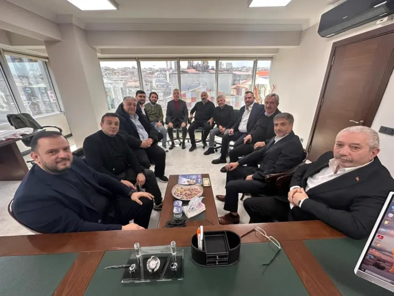 AK Parti Esenler'de Çamoluk Derneklerinden Anlamlı Ziyaret AK Parti Esenler'de Çamoluk Derneklerinden Anlamlı Ziyaret