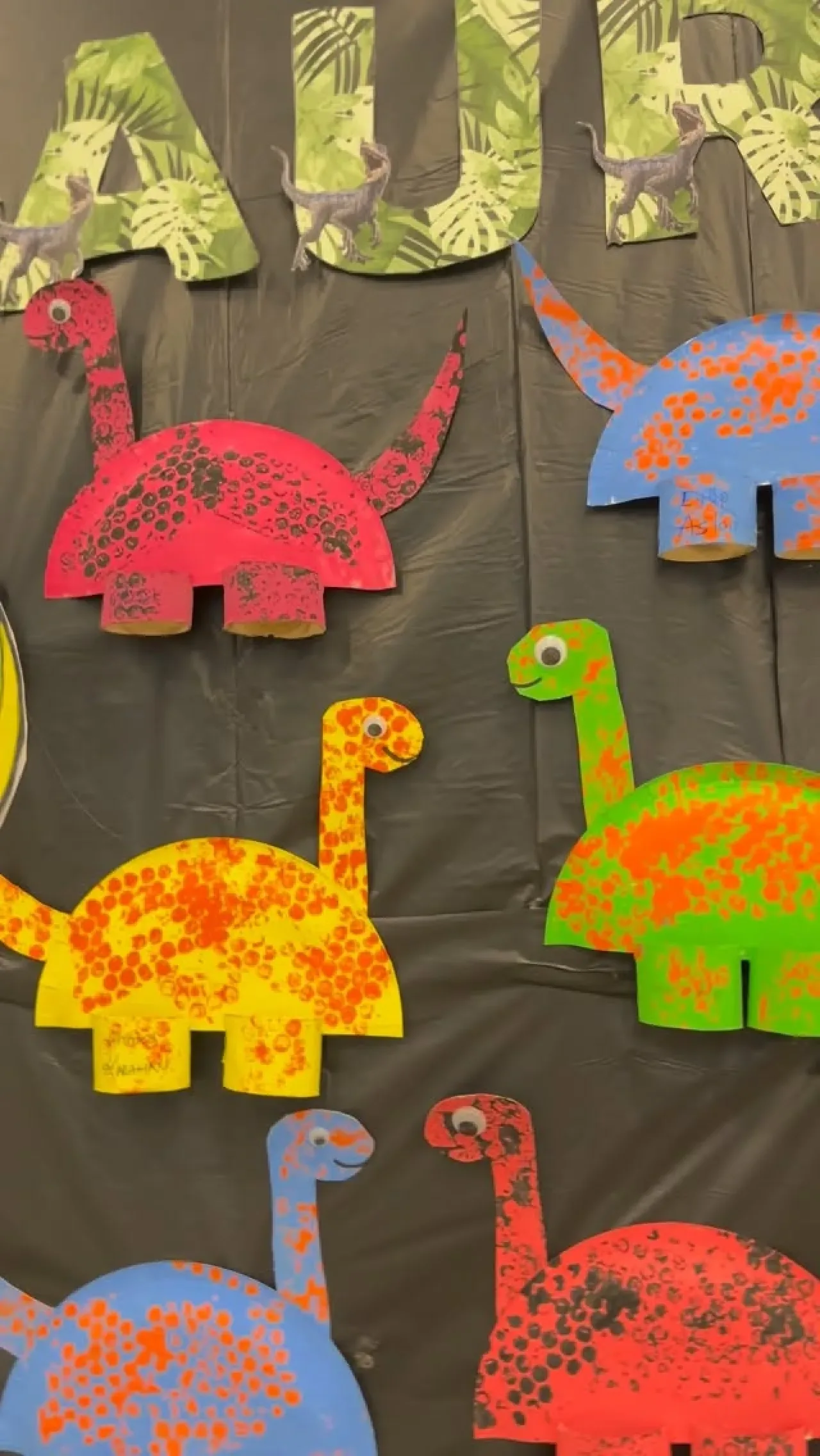 Bahçelievler'de Minikler Dinozorlarla Sanatı Buluşturdu Bahçelievler'de Minikler Dinozorlarla Sanatı Buluşturdu