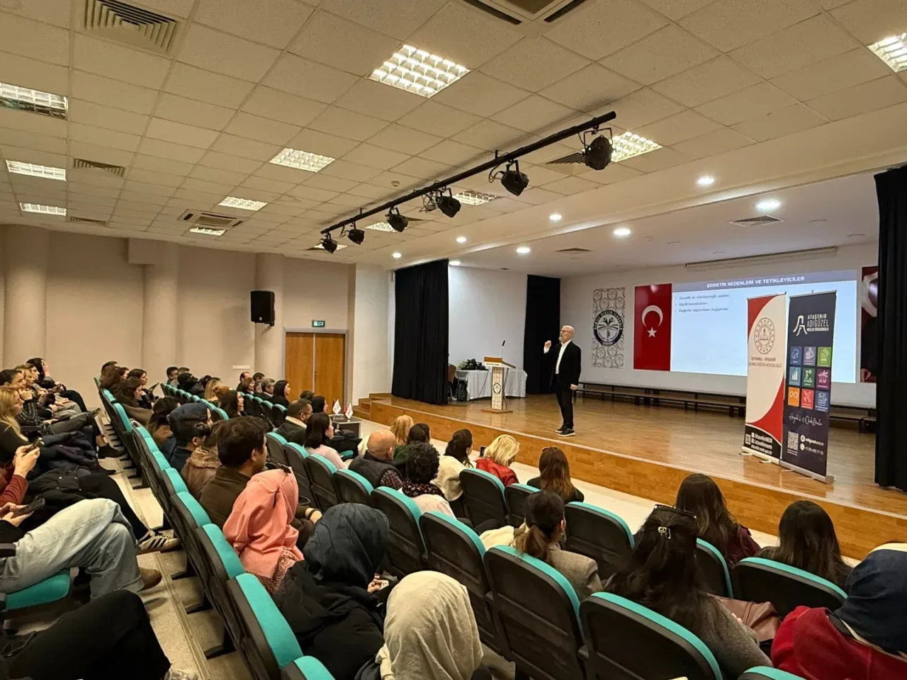 Ataşehir'de Eğitimde Şiddete Karşı Farkındalık Semineri Düzenlendi Ataşehir'de Eğitimde Şiddete Karşı Farkındalık Semineri Düzenlendi