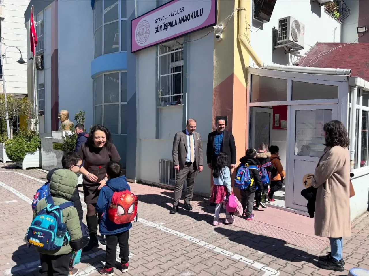 Avcılar'da Eğitimde Yerinde Denetim ve Sıcak Sohbetler Avcılar'da Eğitimde Yerinde Denetim ve Sıcak Sohbetler