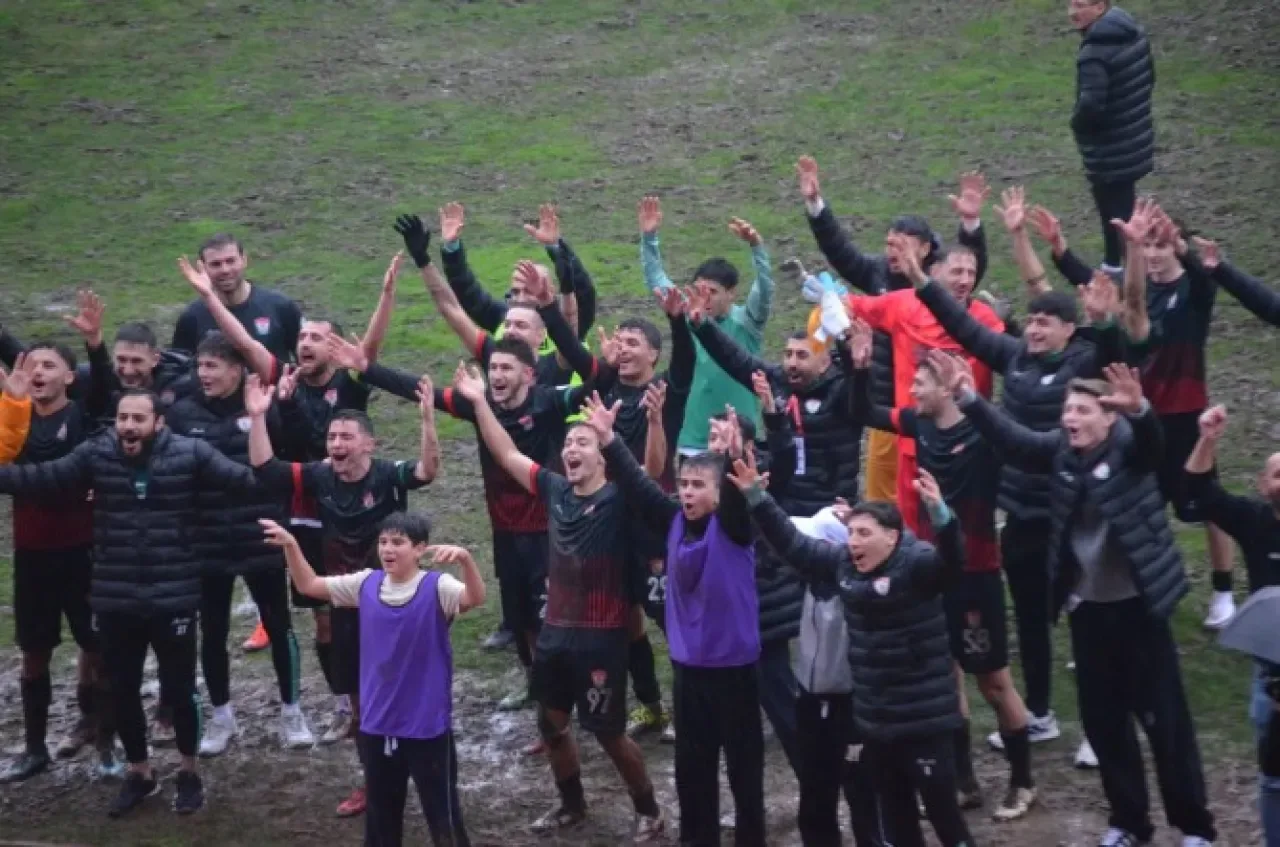 Yalova FK Playoff Mücadelesinde Zorlu Virajda Yalova FK Playoff Mücadelesinde Zorlu Virajda