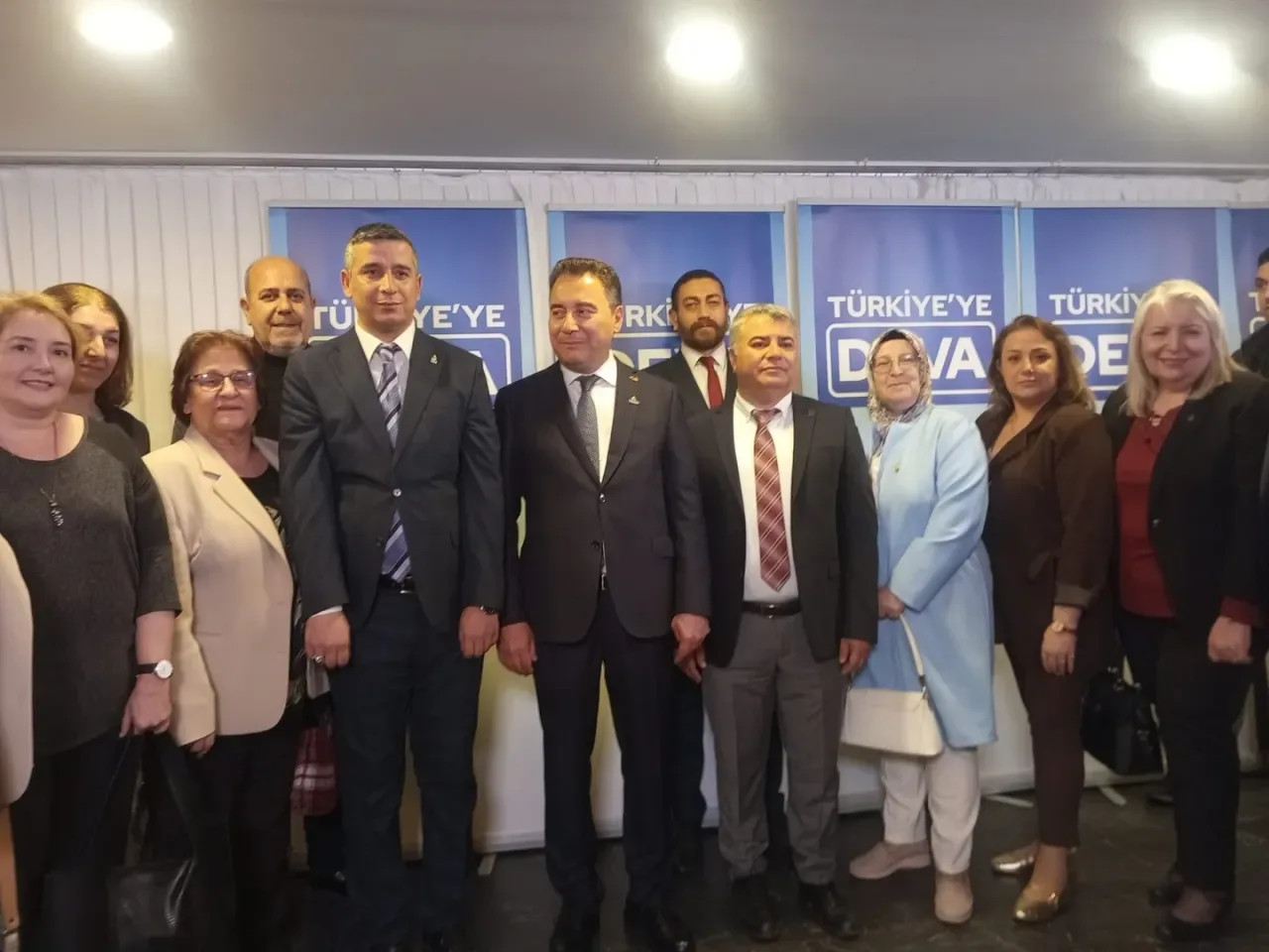 DEVA Partisi'nden Anlamlı İftar Buluşması: Babacan ve Abbasioğlu Kardeşlik Sofrasında DEVA Partisi'nden Anlamlı İftar Buluşması: Babacan ve Abbasioğlu Kardeşlik Sofrasında