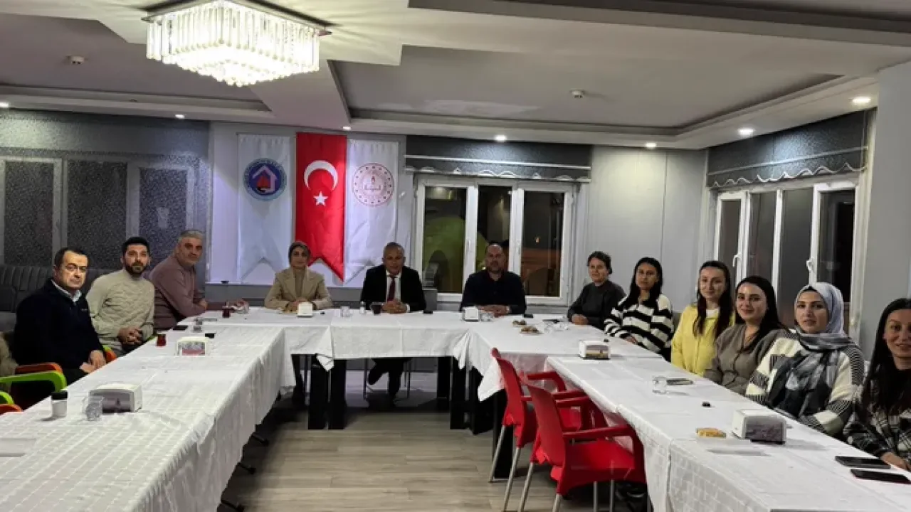 Aladağ İlçe Milli Eğitim Personeli Ramazan İftarında Buluştu Aladağ İlçe Milli Eğitim Personeli Ramazan İftarında Buluştu