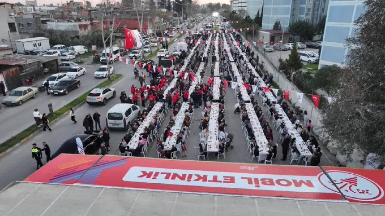 Adana'da Ramazan Ruhu: Yavuzlar Mahallesi'nde İftar Buluşması Adana'da Ramazan Ruhu: Yavuzlar Mahallesi'nde İftar Buluşması