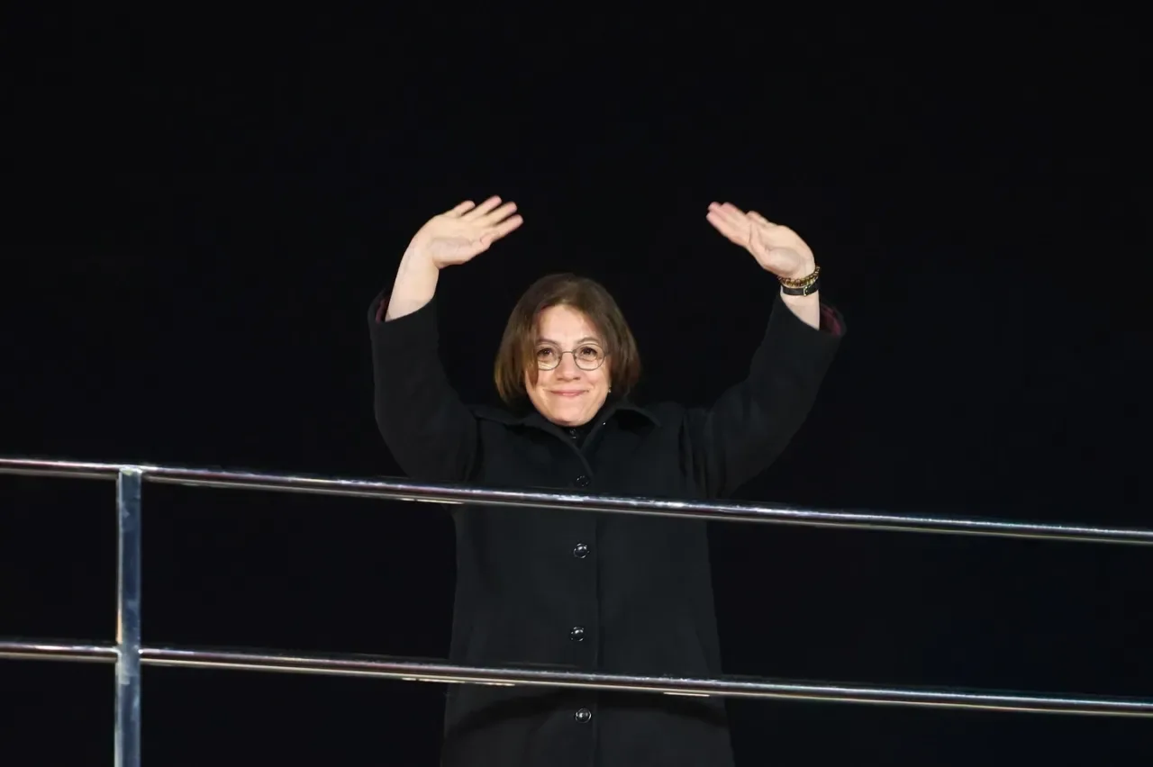 Maltepe Belediye Başkanı Esin Köymen'den "Demokrasi Nöbeti" Açıklaması: "Halkın İradesini Savunmaya Devam Edeceğiz" Maltepe Belediye Başkanı Esin Köymen'den "Demokrasi Nöbeti" Açıklaması: "Halkın İradesini Savunmaya Devam Edeceğiz"
