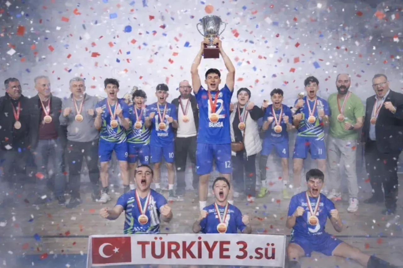 Bursa'dan Voleybolda Türkiye Üçüncülüğü: Hacı Hacer Çağlar Ortaokulu'nun Gurur Verici Başarısı Bursa'dan Voleybolda Türkiye Üçüncülüğü: Hacı Hacer Çağlar Ortaokulu'nun Gurur Verici Başarısı