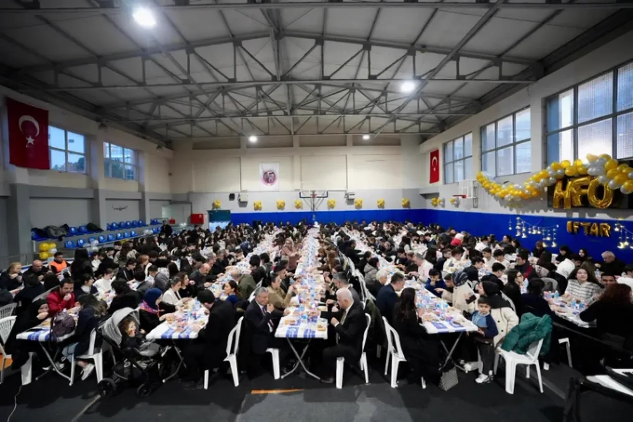 Kartal'da Anlamlı İftar Buluşması: Başkan Yüksel, Öğrenciler ve Komşularla Bir Araya Geldi Kartal'da Anlamlı İftar Buluşması: Başkan Yüksel, Öğrenciler ve Komşularla Bir Araya Geldi