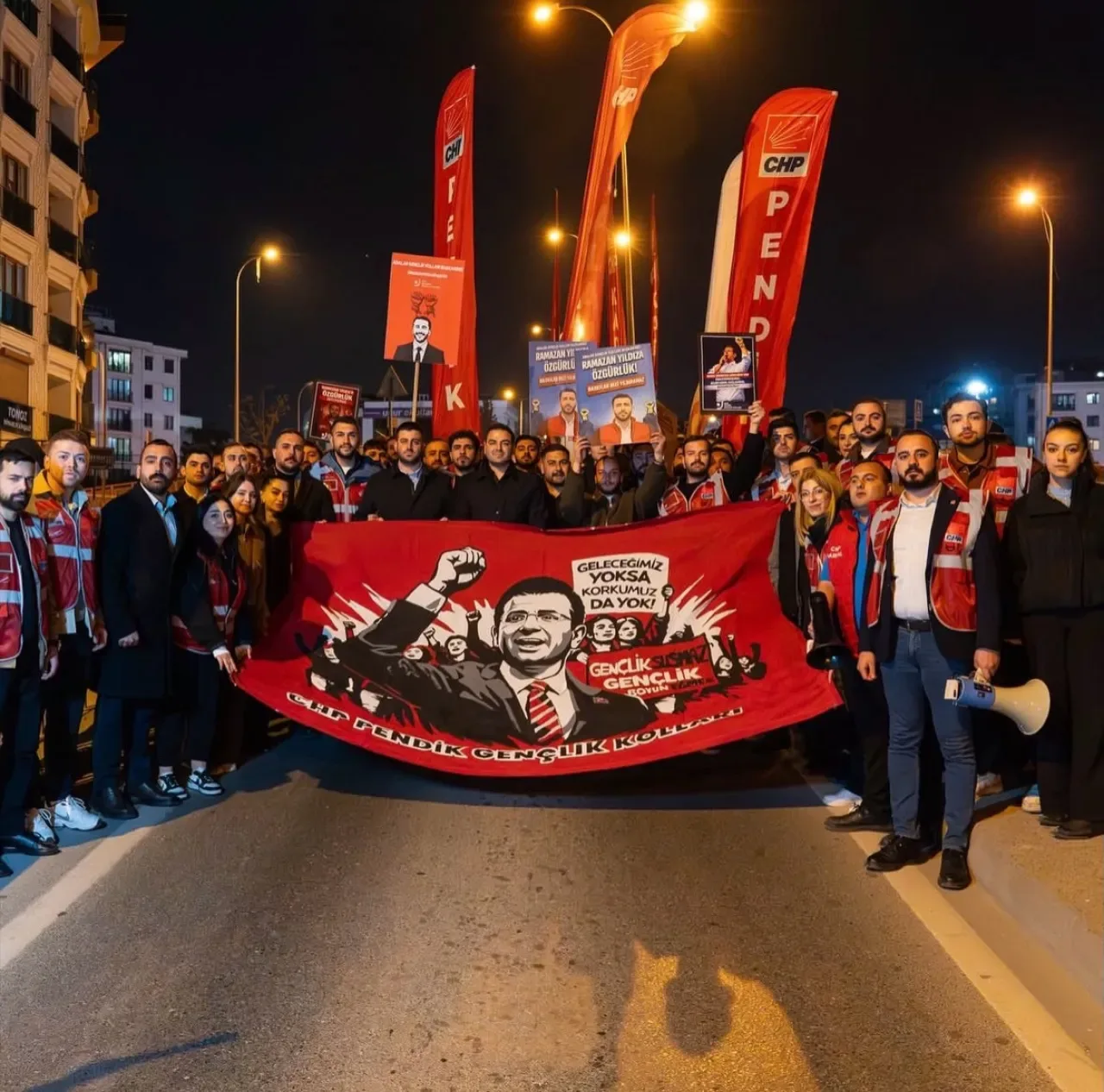 CHP'den Pendik'te Yıldıza Özgürlük Eylemi CHP'den Pendik'te Yıldıza Özgürlük Eylemi