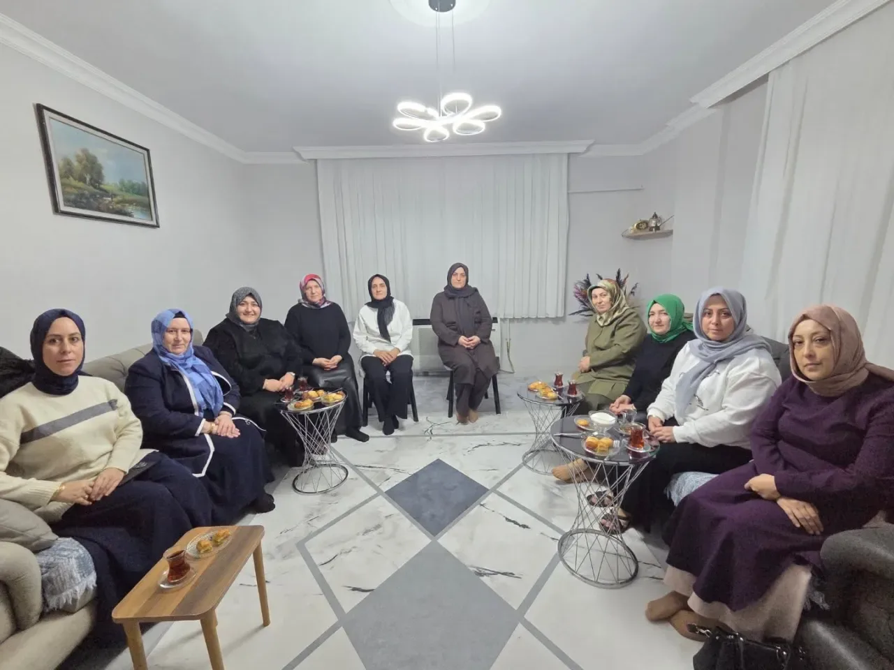 AK Parti Kartepe Kadın Kolları, Ramazan'da Gönül Sofralarıyla Halkla Buluşuyor AK Parti Kartepe Kadın Kolları, Ramazan'da Gönül Sofralarıyla Halkla Buluşuyor