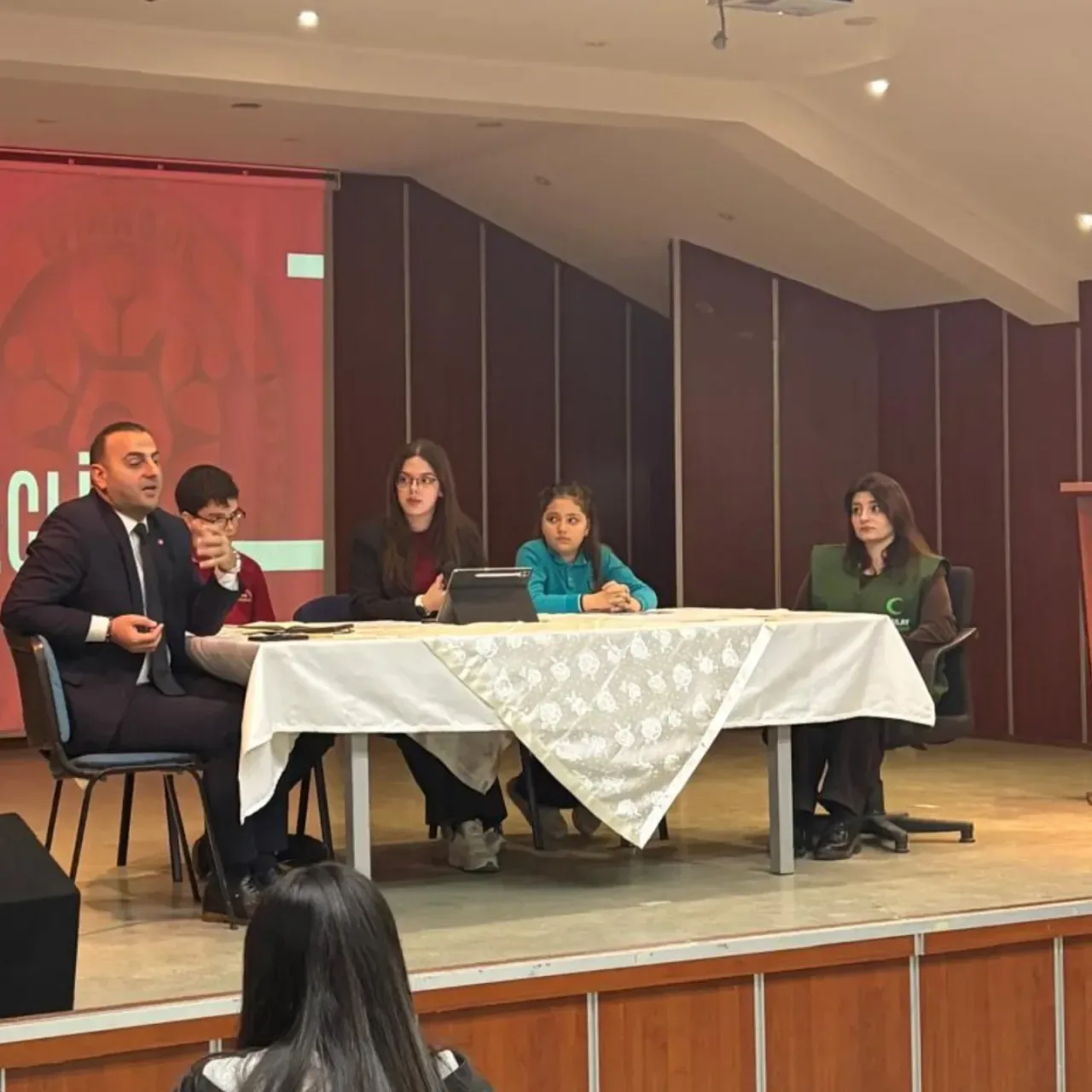 Güngören'de Gençler Bağımlılıkla Mücadele İçin Bir Araya Geldi Güngören'de Gençler Bağımlılıkla Mücadele İçin Bir Araya Geldi