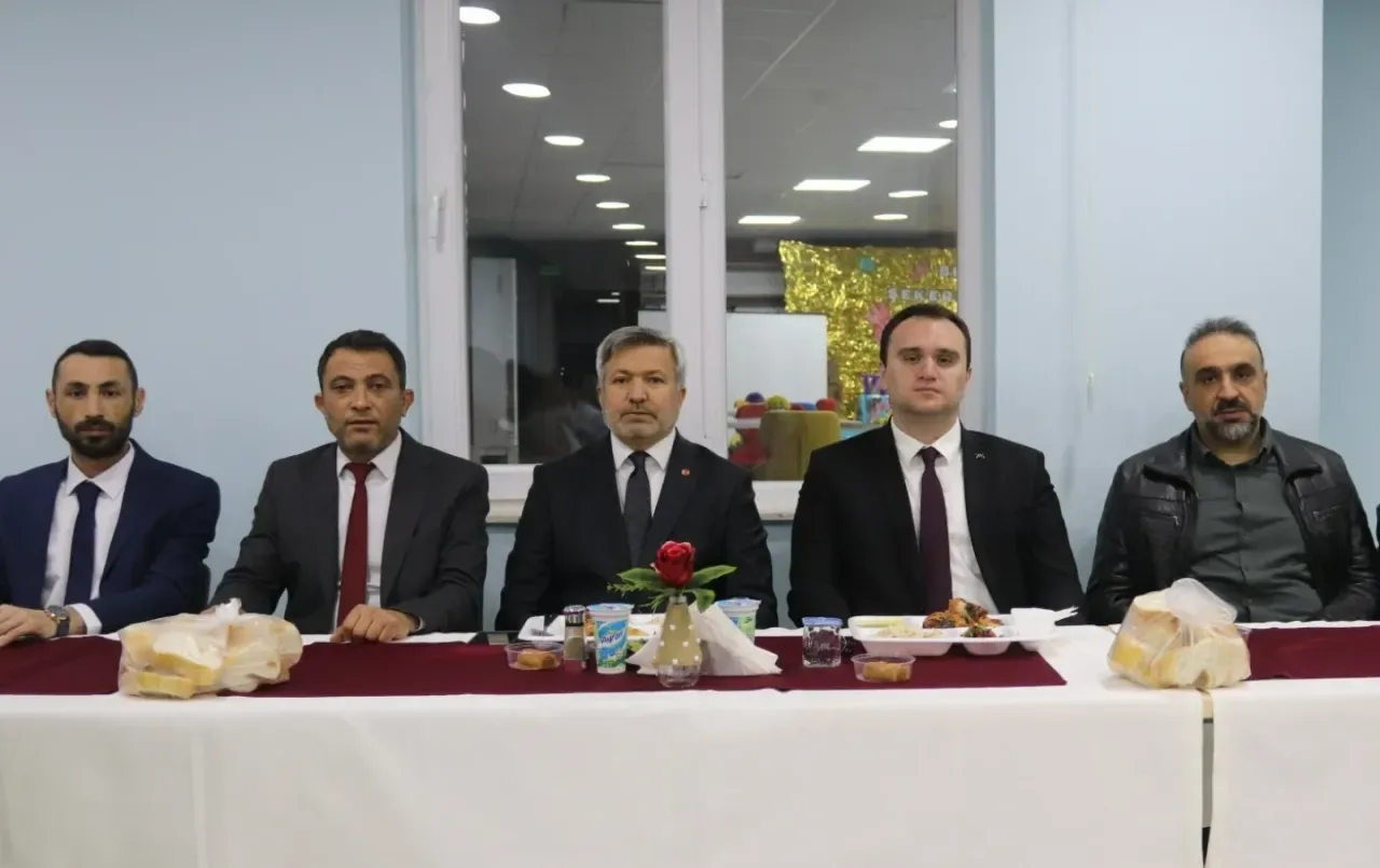 Uluslararası Öğrenciler Muratpaşa'da Gönül Sofrasında Buluştu Uluslararası Öğrenciler Muratpaşa'da Gönül Sofrasında Buluştu