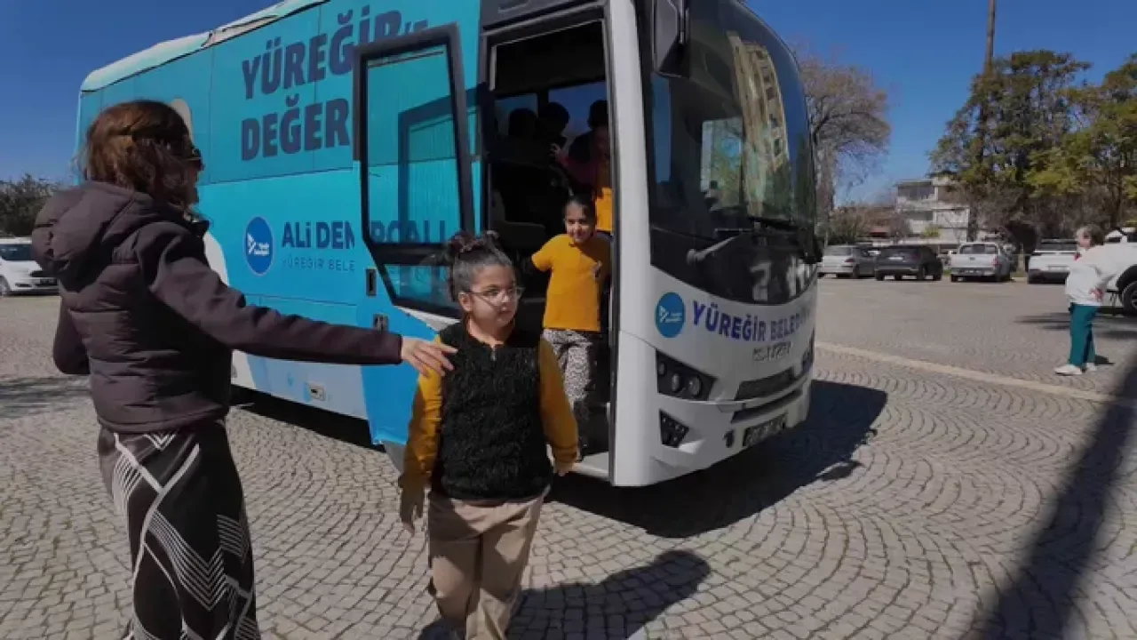 Yüreğir'de Minikler Mecliste: Yerel Yönetimlerin İşleyişini Öğrendiler Yüreğir'de Minikler Mecliste: Yerel Yönetimlerin İşleyişini Öğrendiler