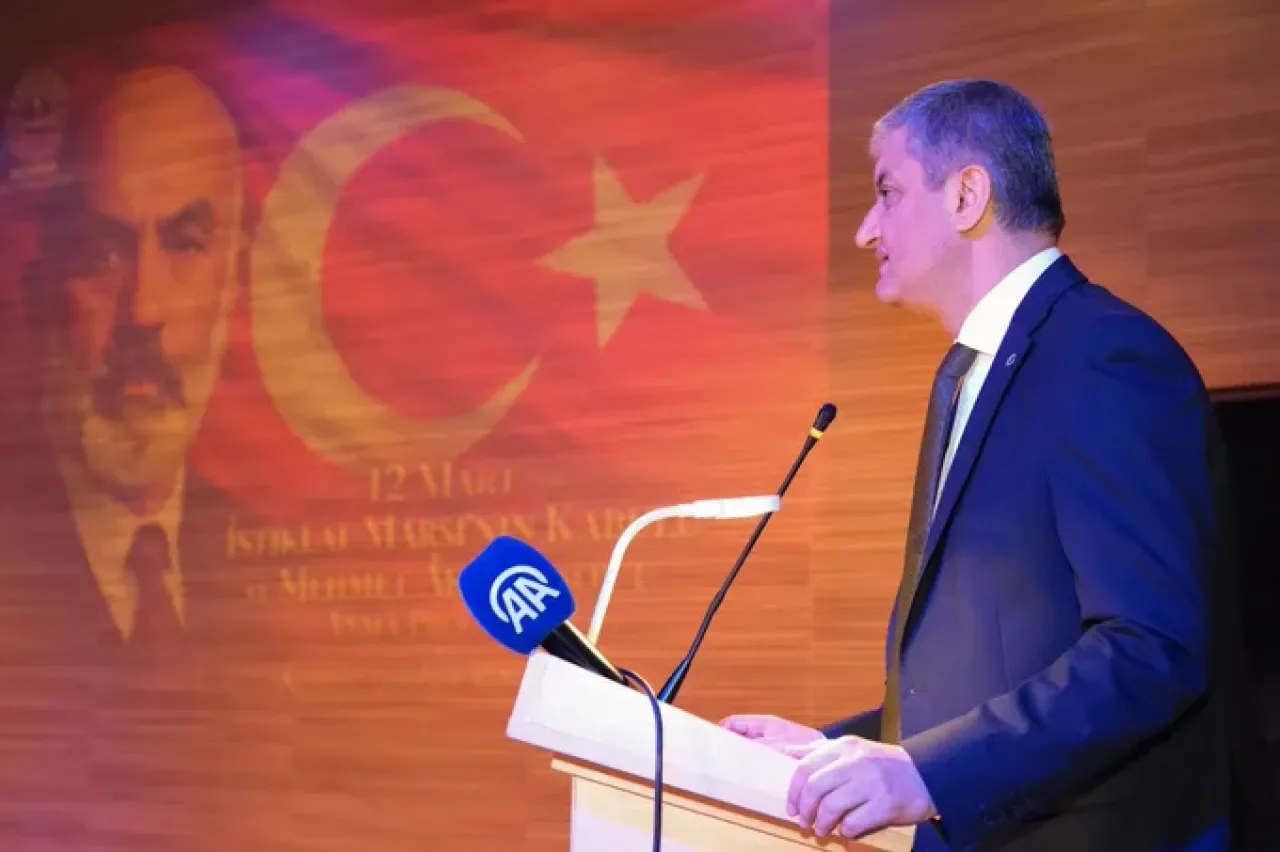 Adana'da İstiklal Marşı'nın 105. Yılı Coşkuyla Kutlandı Adana'da İstiklal Marşı'nın 105. Yılı Coşkuyla Kutlandı