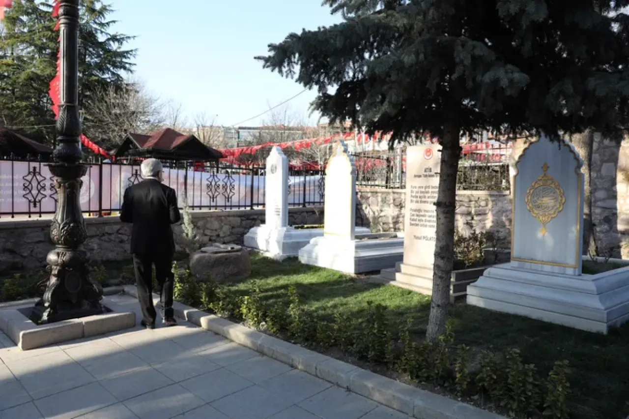 Cumhurbaşkanlığı Kurulu Üyesi Ünüvar, Taceddin Dergahı'nda Yazıcıoğlu'nu Andı Cumhurbaşkanlığı Kurulu Üyesi Ünüvar, Taceddin Dergahı'nda Yazıcıoğlu'nu Andı