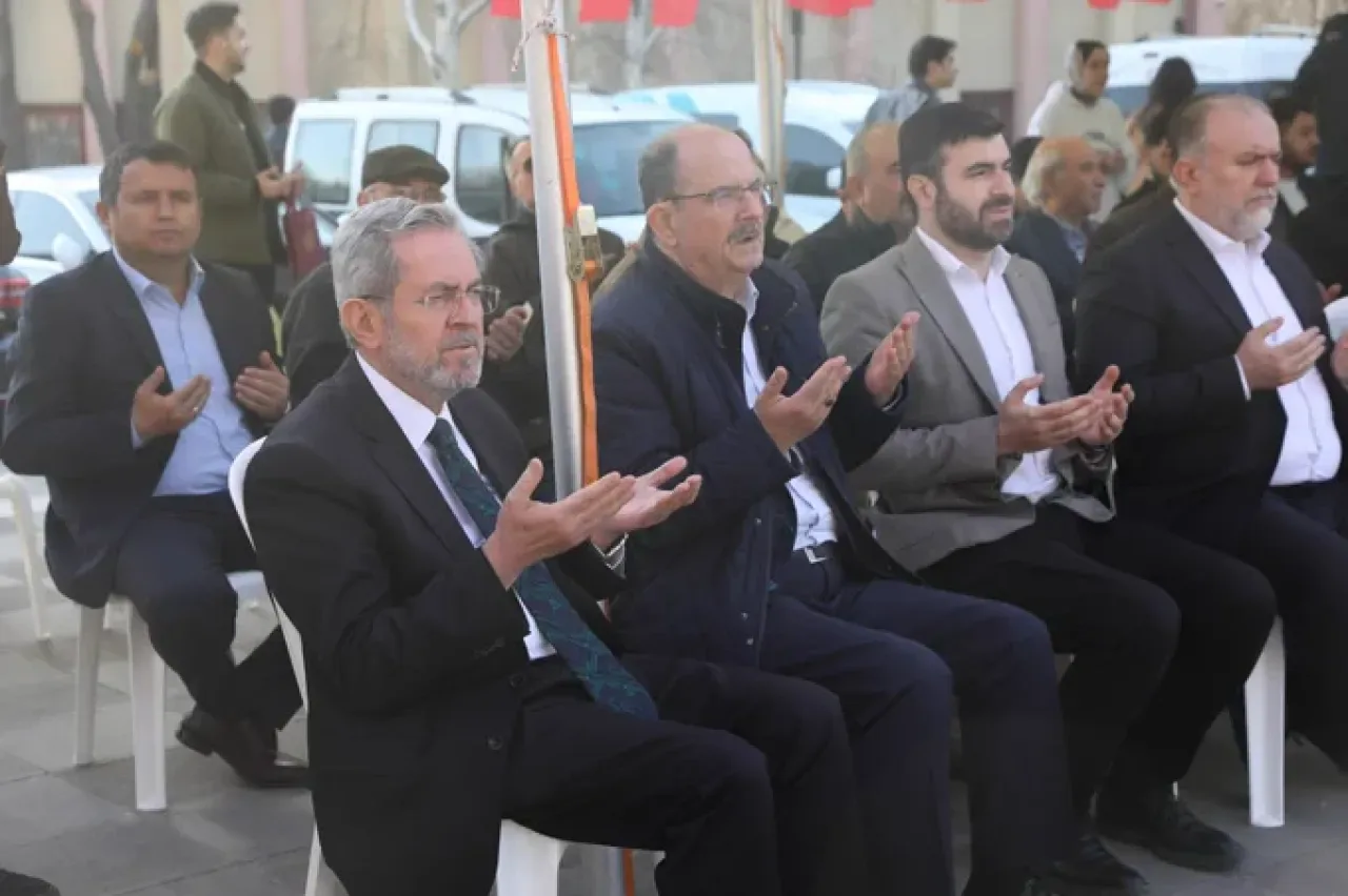 İstiklal Marşı'nın Kabulü ve Mehmet Akif Ersoy Ankara'da Anıldı İstiklal Marşı'nın Kabulü ve Mehmet Akif Ersoy Ankara'da Anıldı