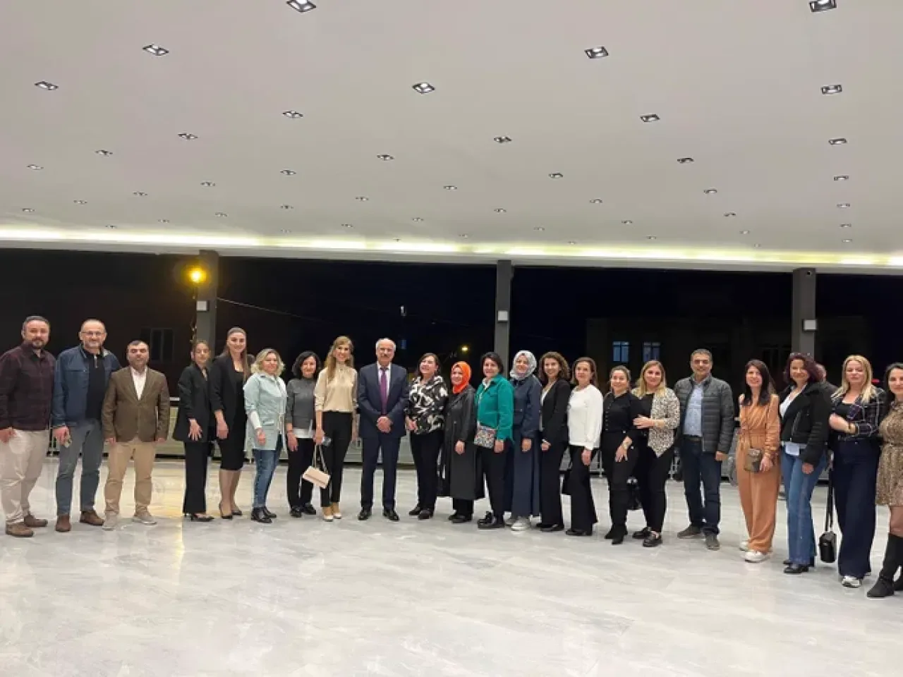 Çukurova'da Eğitimin Kalbinde Ramazan Coşkusu: Okullarda İftar Sofraları Kuruldu Çukurova'da Eğitimin Kalbinde Ramazan Coşkusu: Okullarda İftar Sofraları Kuruldu