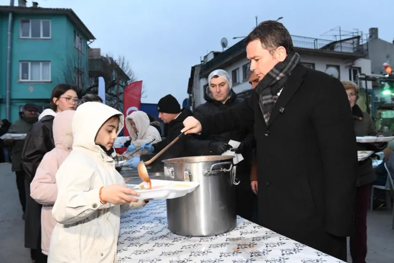 Osmangazi'de Ramazan Bereketi: Başkan AYDIN, Alacahırka Mahallesi ile İftarda Buluştu Osmangazi'de Ramazan Bereketi: Başkan AYDIN, Alacahırka Mahallesi ile İftarda Buluştu