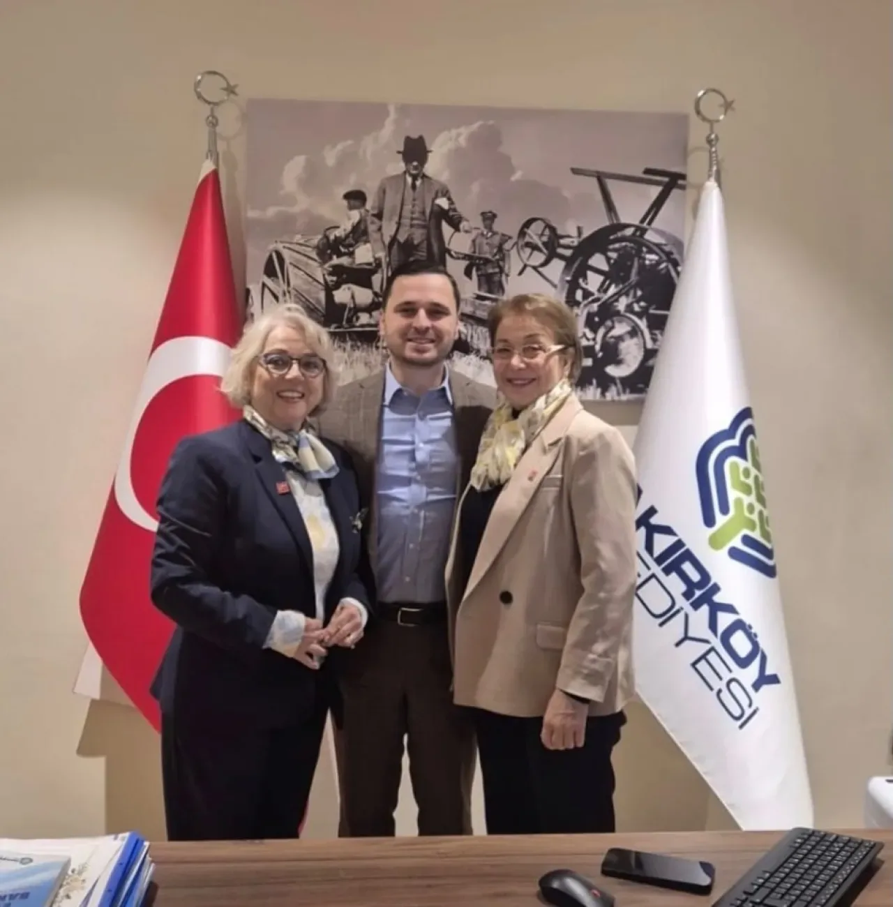 CHP'li Kadınlar Bakırköy'de Başkan Yardımcısı Uğur Dündar'ı Ziyaret Etti CHP'li Kadınlar Bakırköy'de Başkan Yardımcısı Uğur Dündar'ı Ziyaret Etti