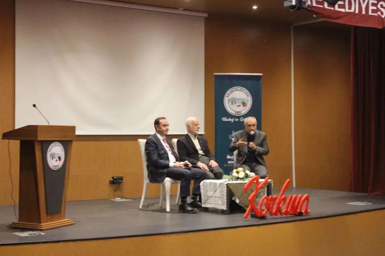 Keles'te Mehmet Akif Ersoy Anıldı: İstiklâlimizin Bülbülü Konuşuldu Keles'te Mehmet Akif Ersoy Anıldı: İstiklâlimizin Bülbülü Konuşuldu