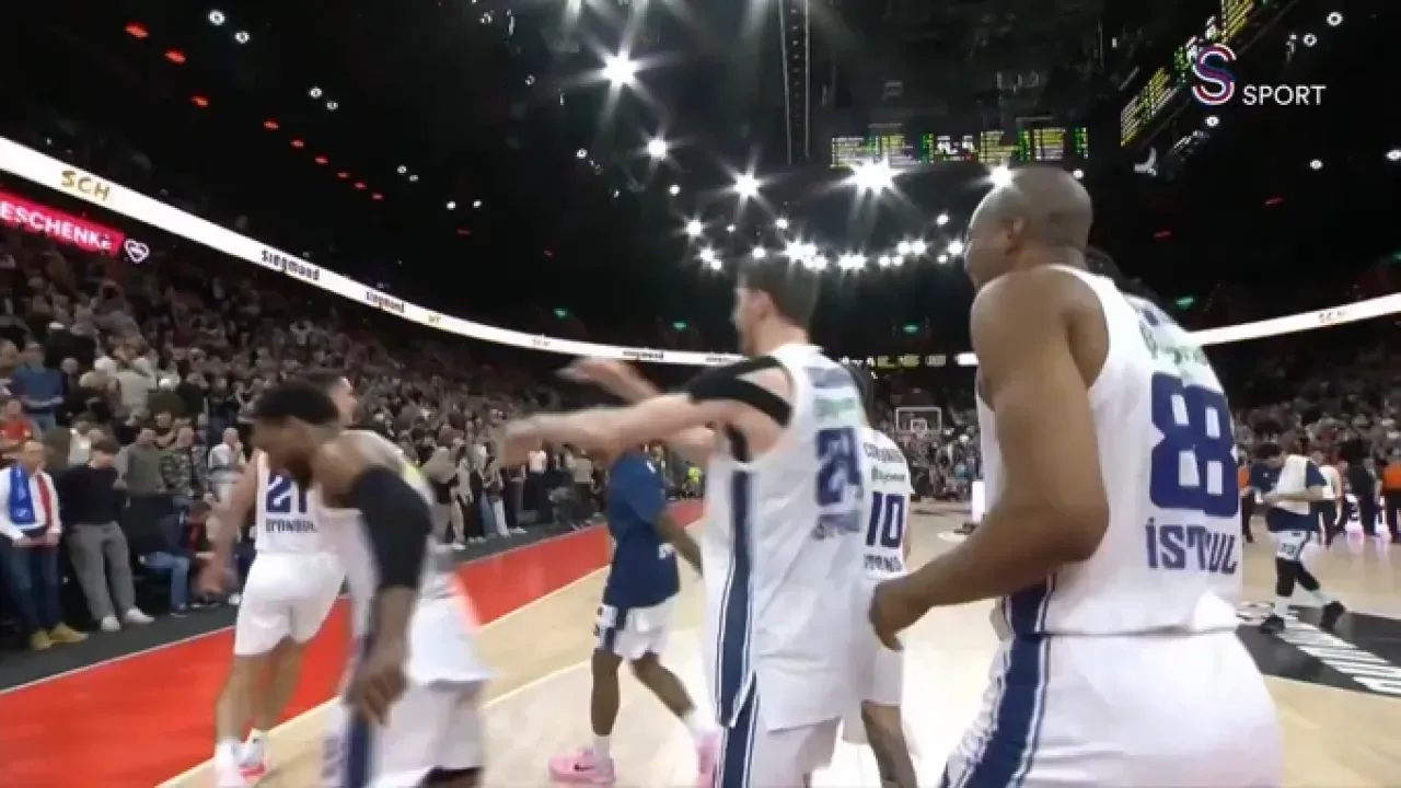 Son Saniye Bombası! Anadolu Efes, Bayern Münih'i Sona Kalan Saniyede Devirdi Son Saniye Bombası! Anadolu Efes, Bayern Münih'i Sona Kalan Saniyede Devirdi