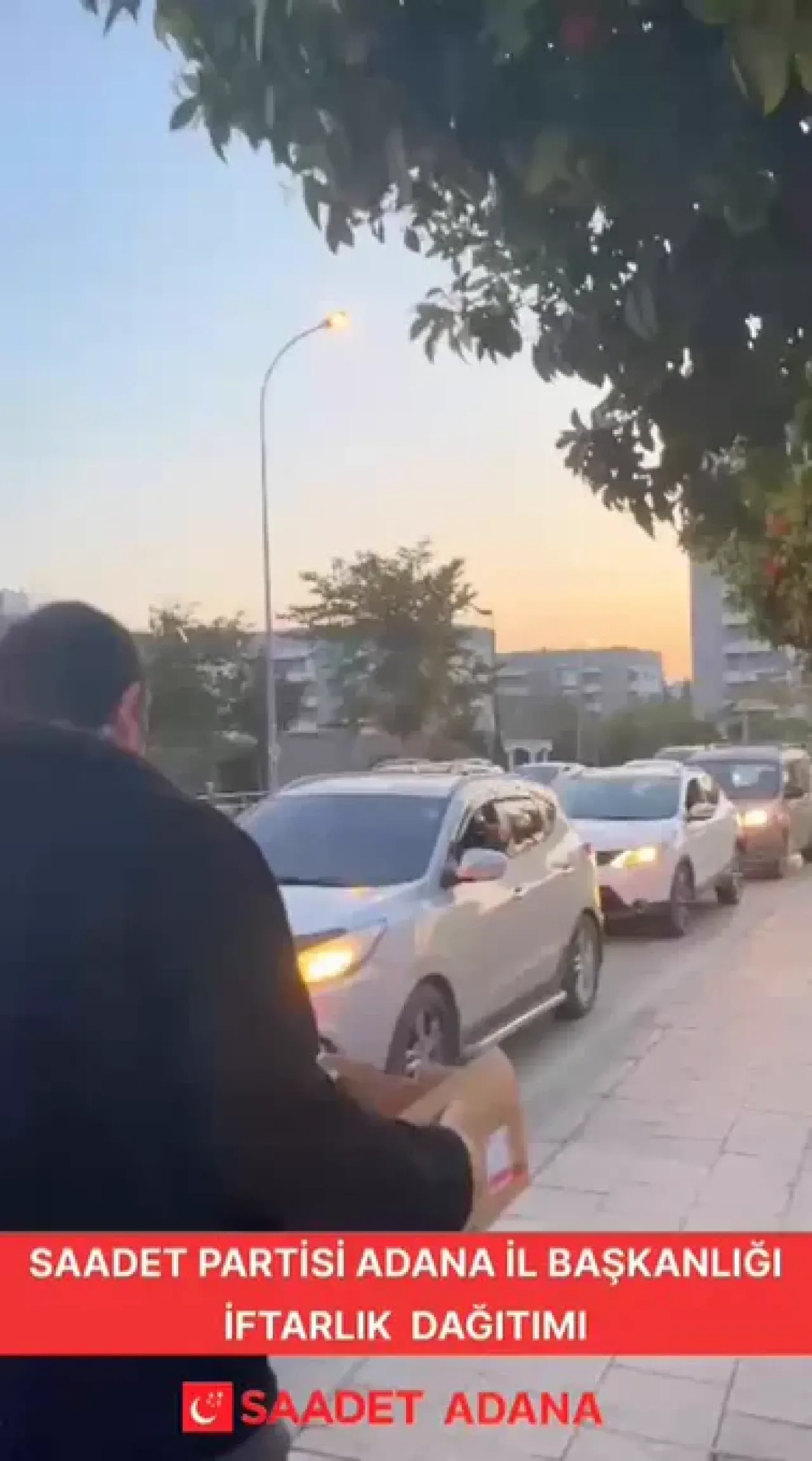 Saadet Partisi Adana'dan Trafikteki Sürücülere Ramazan İkramı Saadet Partisi Adana'dan Trafikteki Sürücülere Ramazan İkramı