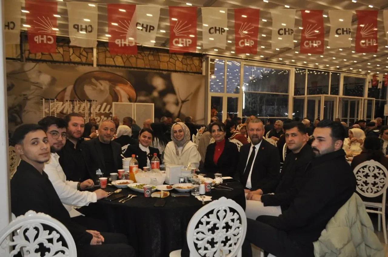 CHP'li Akyurt ve Kahramankazan İlçe Teşkilatları Ramazan'da Buluştu CHP'li Akyurt ve Kahramankazan İlçe Teşkilatları Ramazan'da Buluştu
