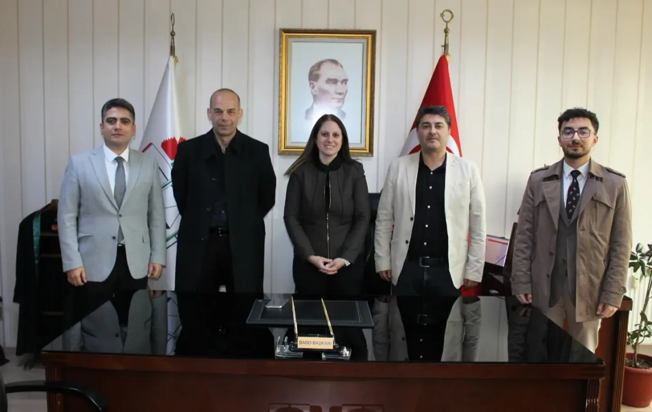 Yalova Tenis Spor Kulübü Yönetimi Yalova Barosu'nu Ziyaret Etti Yalova Tenis Spor Kulübü Yönetimi Yalova Barosu'nu Ziyaret Etti