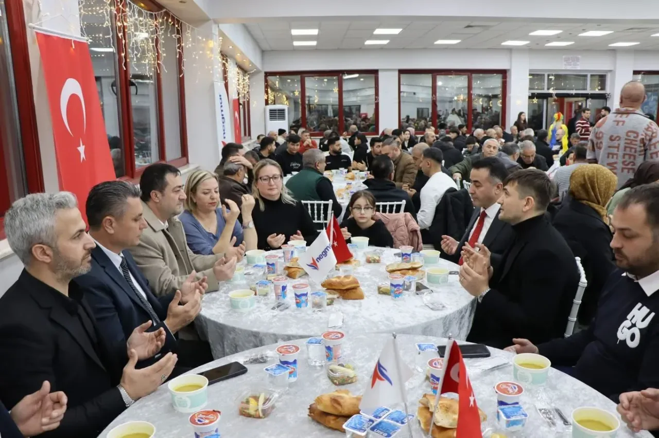 Yalova Subaşı Belediye Başkanı'ndan Tavşanlı'da Anlamlı İftar Mesajı Yalova Subaşı Belediye Başkanı'ndan Tavşanlı'da Anlamlı İftar Mesajı
