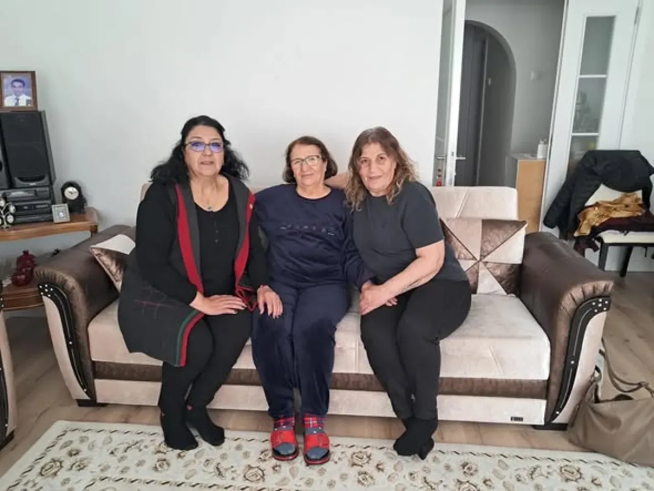 CHP Keçiören'den Geçmiş Olsun Ziyareti: Naime Kaplan'a Moral Desteği CHP Keçiören'den Geçmiş Olsun Ziyareti: Naime Kaplan'a Moral Desteği
