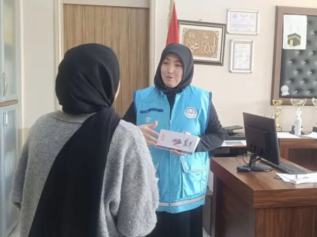 Adana'da İmam Hatip Öğrencilerine Anlamlı Bayram Sürprizi Adana'da İmam Hatip Öğrencilerine Anlamlı Bayram Sürprizi
