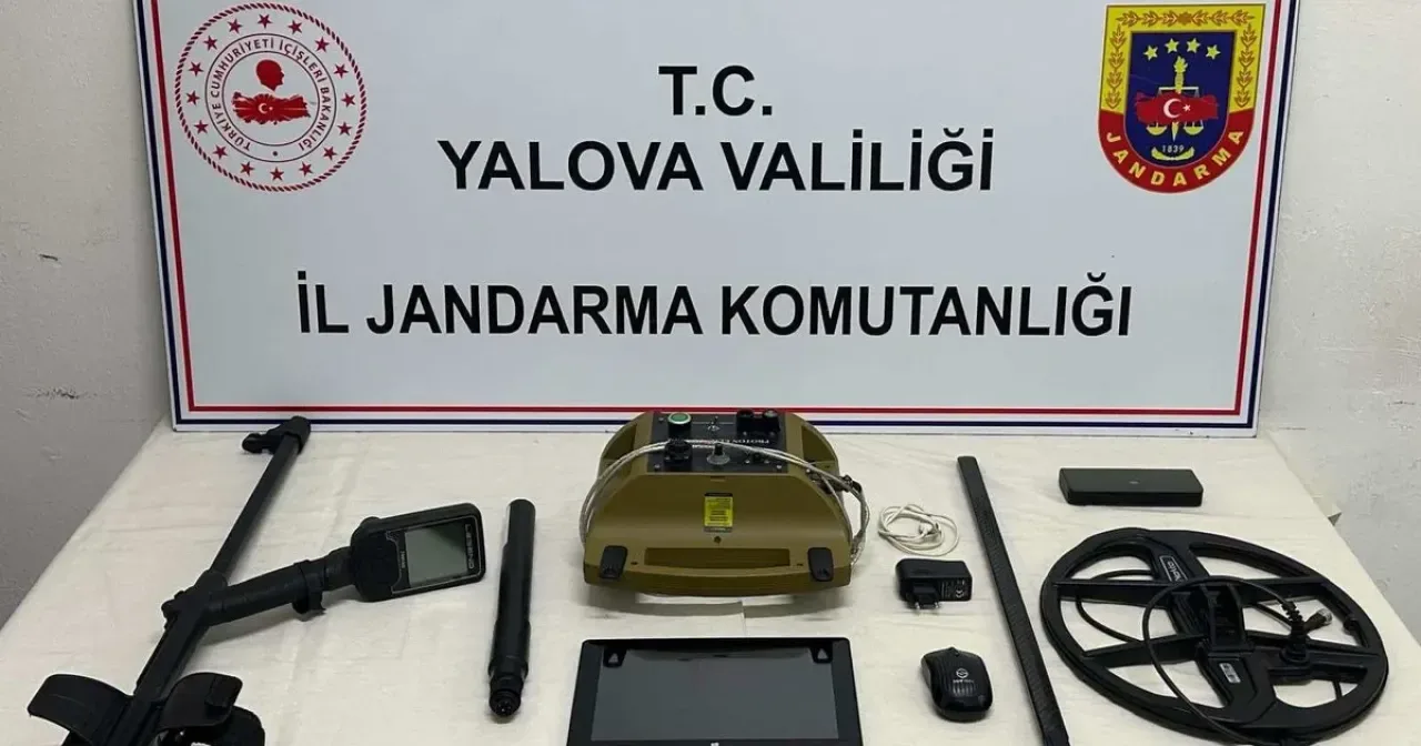 Altınova'da Definecilere Suçüstü: Kaçak Kazı Operasyonu Altınova'da Definecilere Suçüstü: Kaçak Kazı Operasyonu