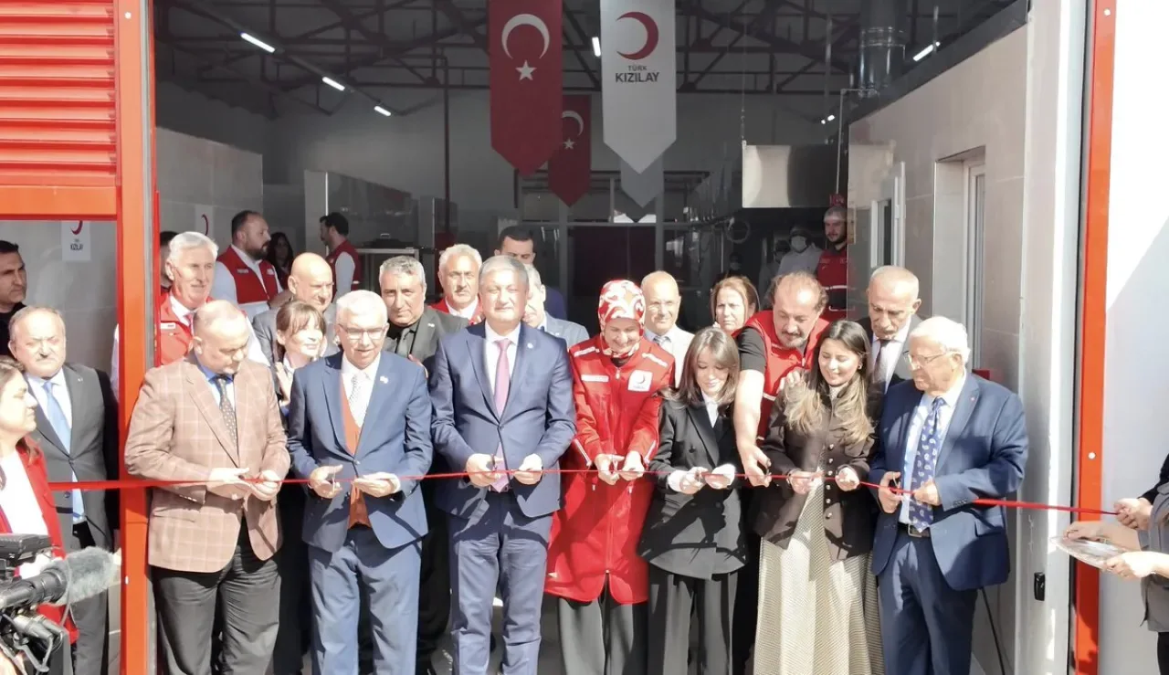 Yüreğir'de Şefkat Eli: Fatma Arif Zaloğlu Aşevi Hizmete Açıldı Yüreğir'de Şefkat Eli: Fatma Arif Zaloğlu Aşevi Hizmete Açıldı